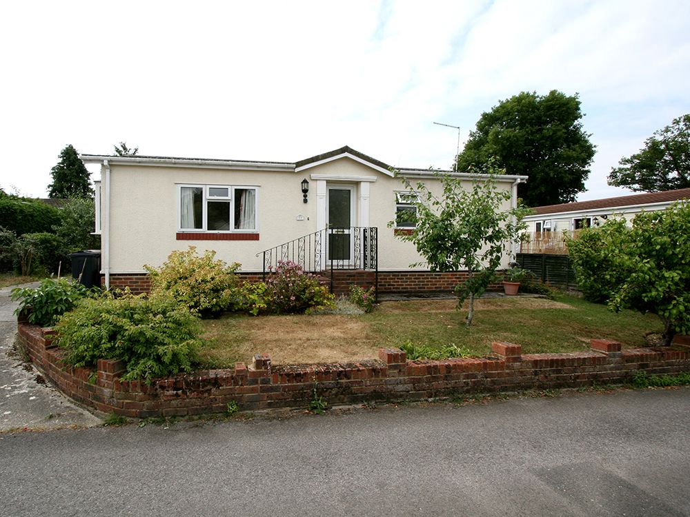 2 bed mobile/park home for sale in Shirkoak Park, Woodchurch TN26 Zoopla