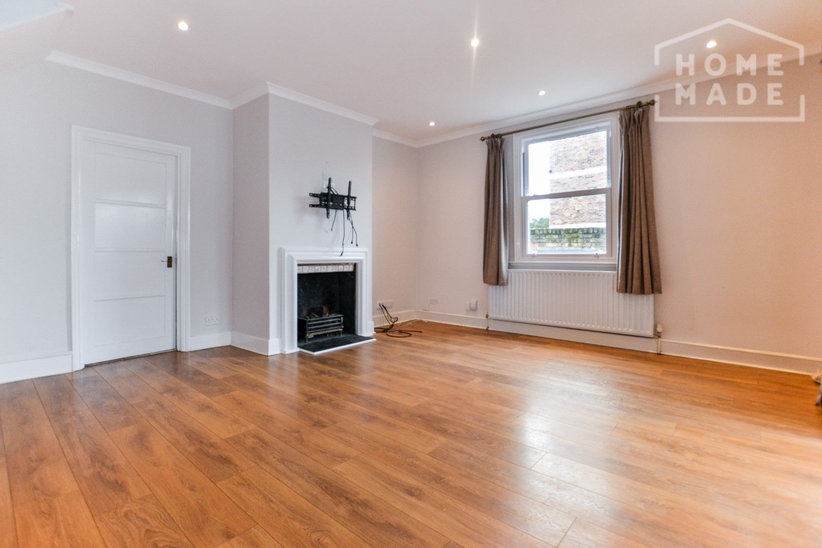 3 bed semidetached house to rent in Castlebar Road, Ealing Broadway W5