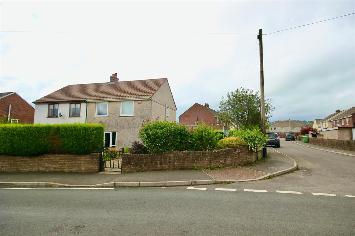 3 bed semidetached house for sale in Penywaun Road, Pentwyn Crumlin