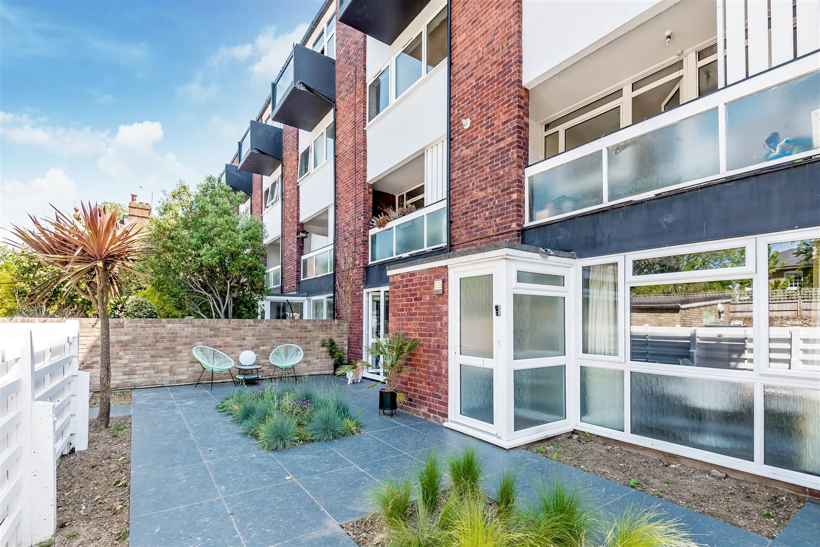 3 bed flat for sale in The Crescent, Surbiton KT6 Zoopla