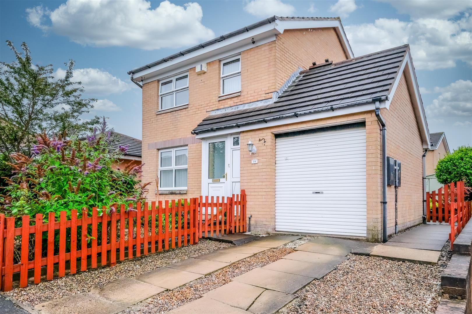 3 bed detached house for sale in Field Head Way, Illingworth, Halifax