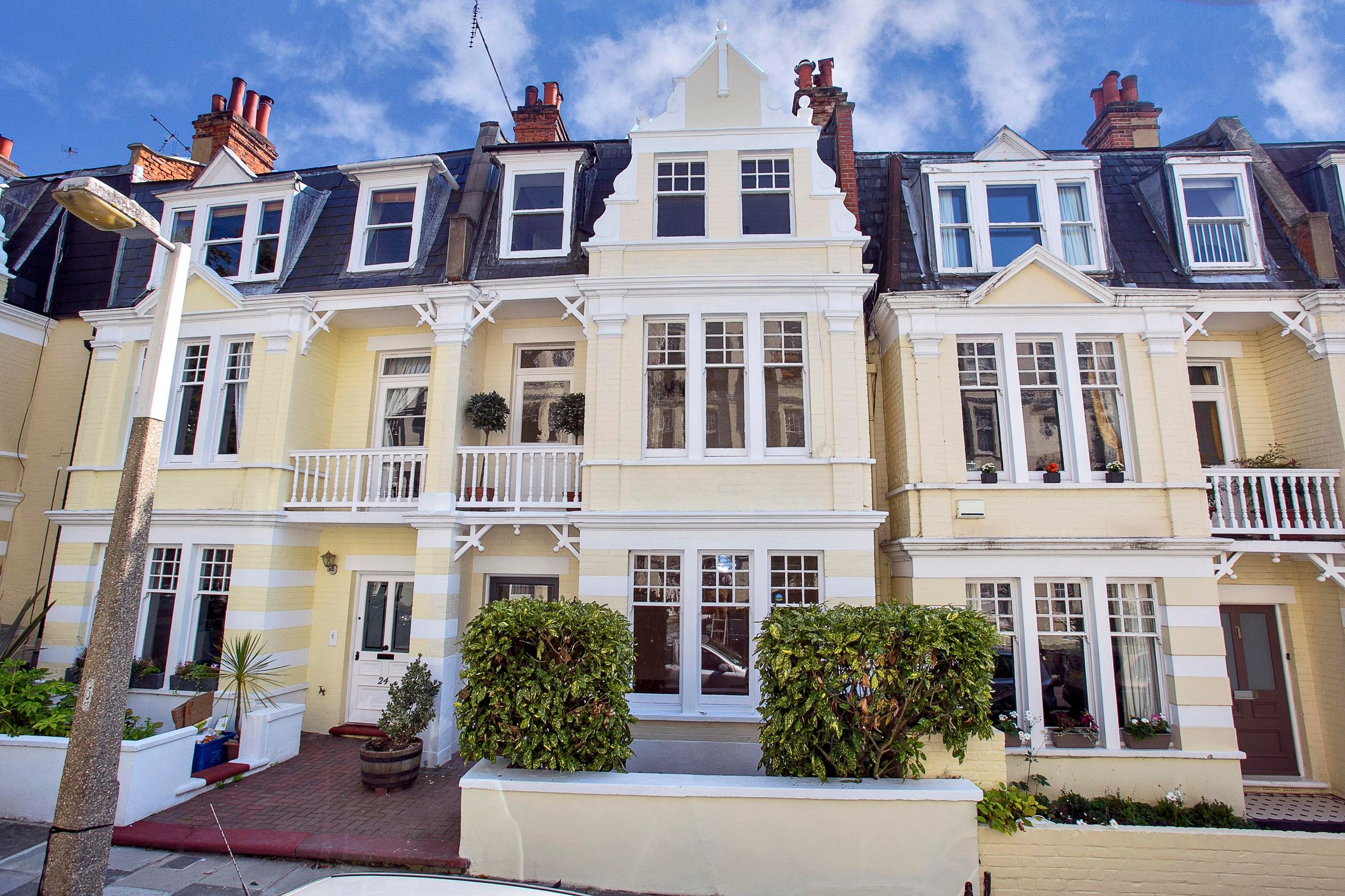 5 bed detached house to rent in Onslow Avenue, Richmond TW10 Zoopla