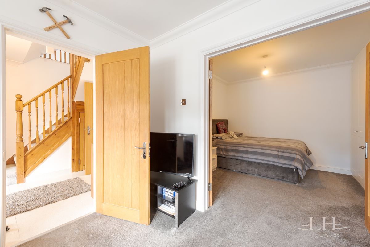 5 bed semidetached house for sale in Farm Way, Hornchurch RM12 Zoopla