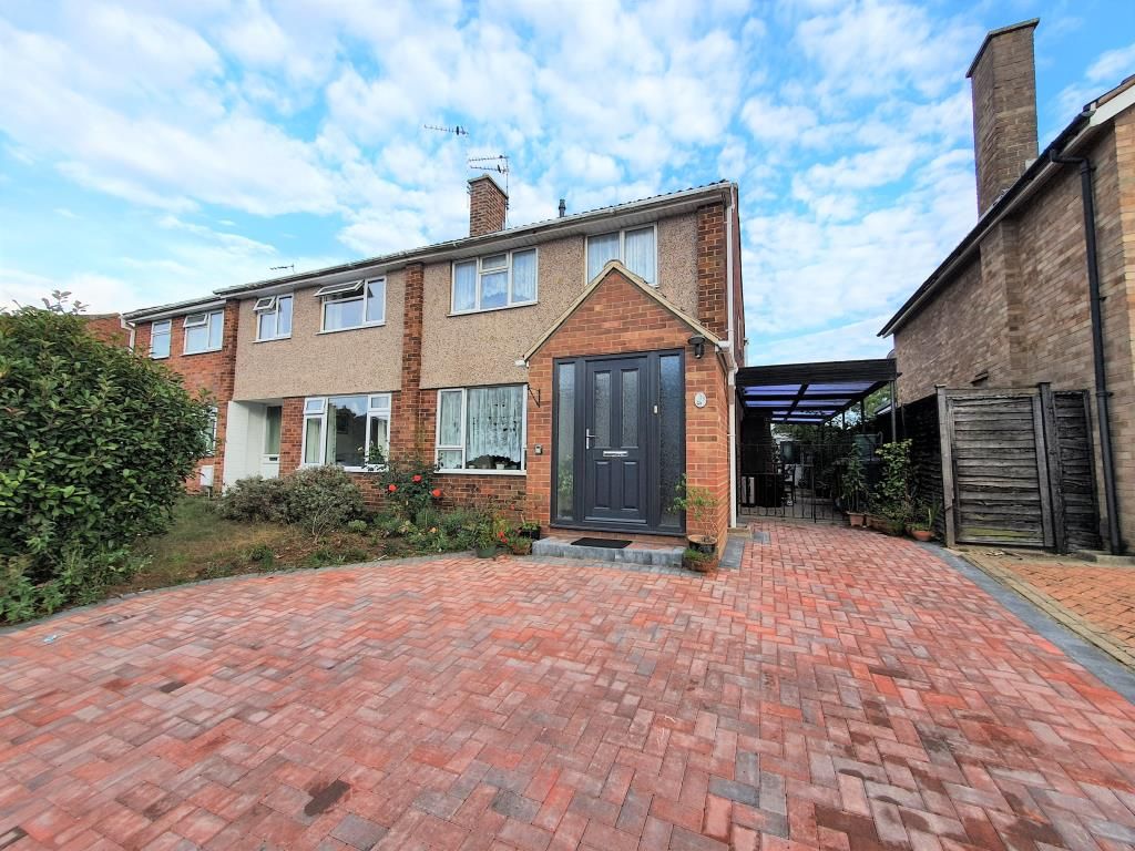 3 bed semidetached house for sale in Baker Road, Abingdon, Oxfordshire