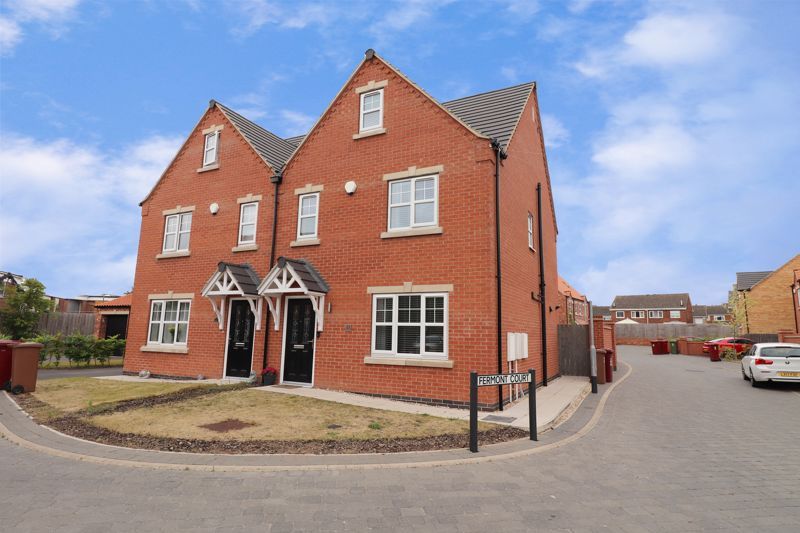 4 bed semidetached house for sale in Churchill Road, Bottesford