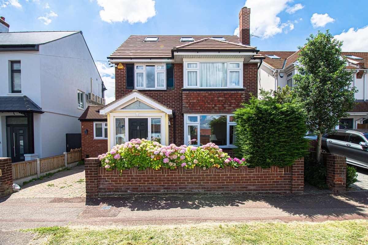 4 bed detached house for sale in Bridgwater Drive, WestcliffOnSea SS0