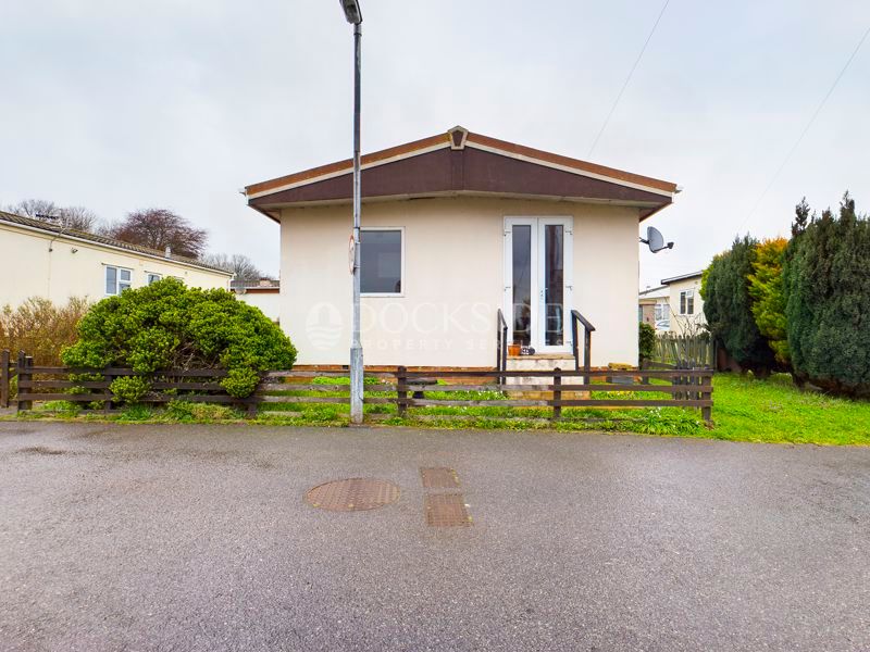 2 bed mobile/park home for sale in Hoo Marina Park, Vicarage Lane, Hoo, Rochester ME3 Zoopla