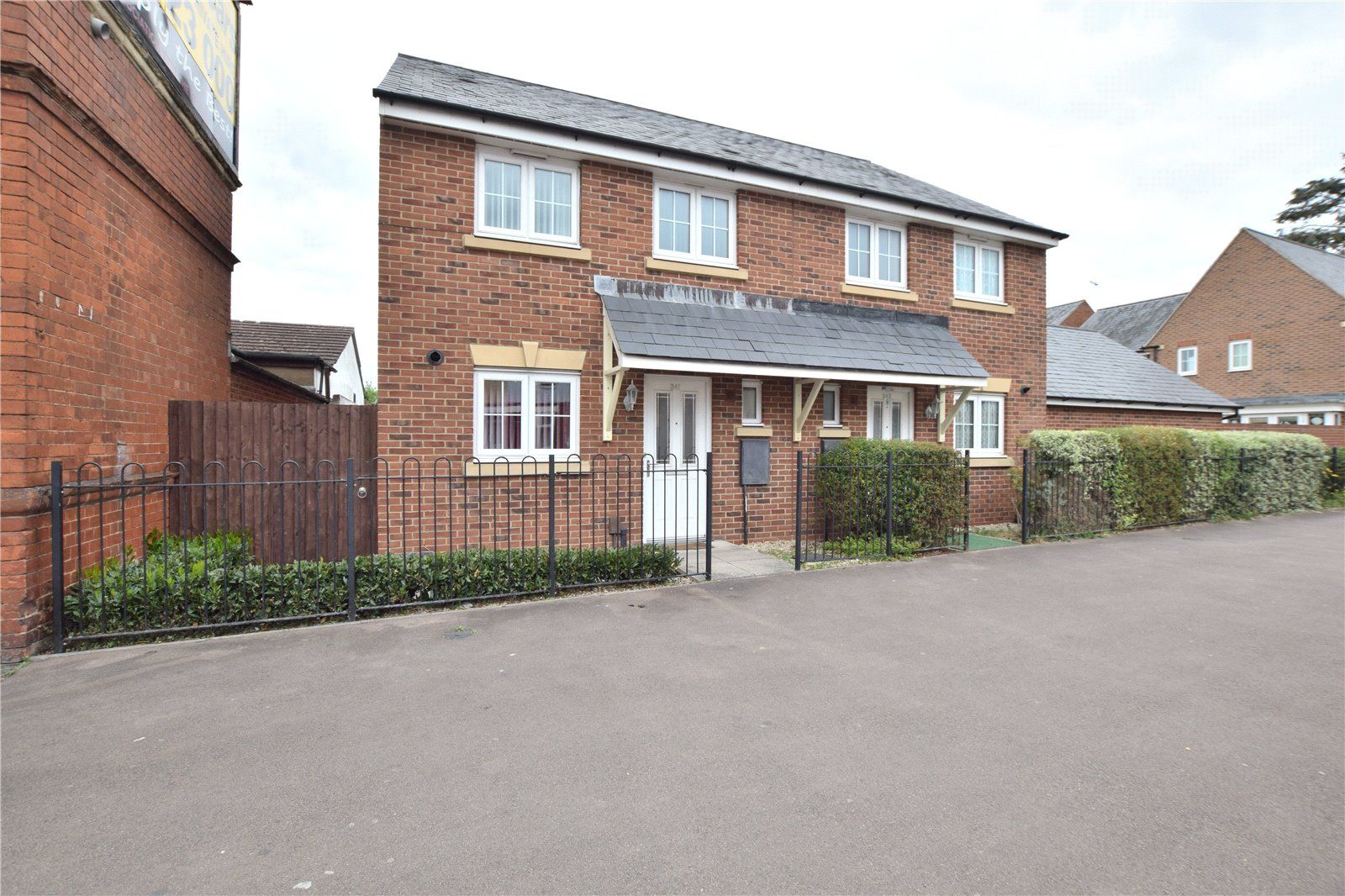 3 bed semidetached house for sale in Barton Street, Gloucester
