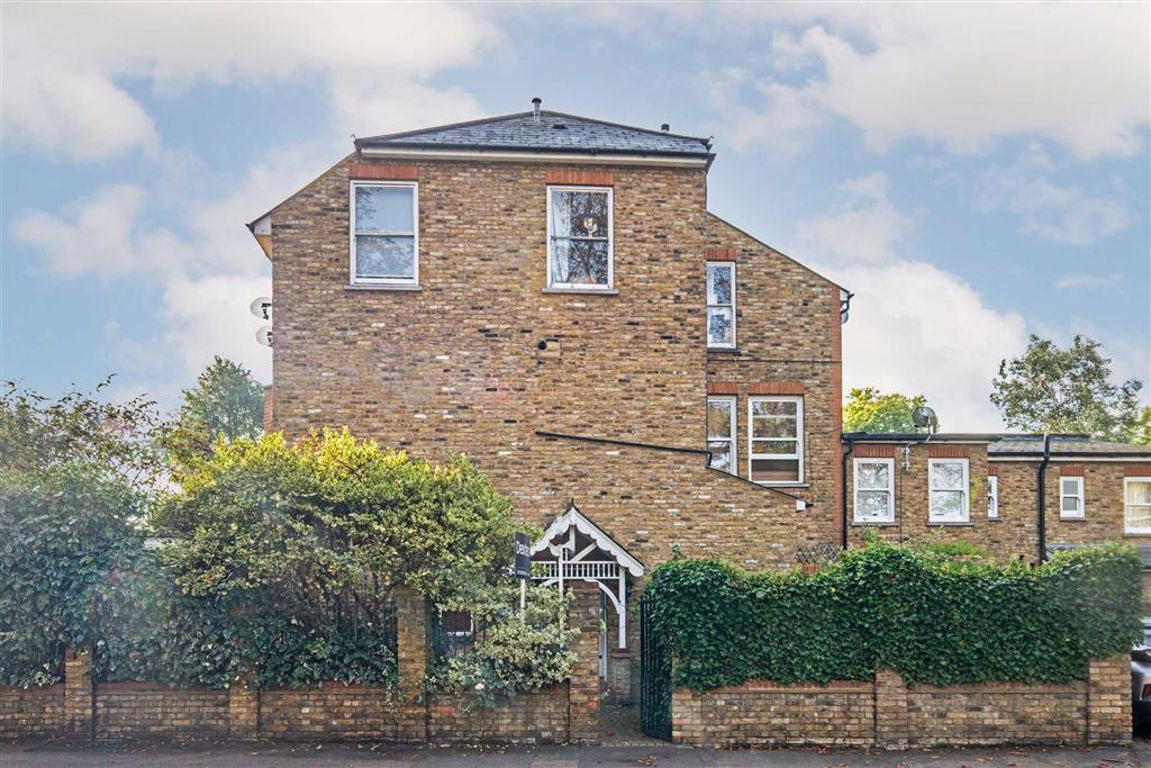 1 bed flat for sale in Road, Hampton Wick, Kingston Upon