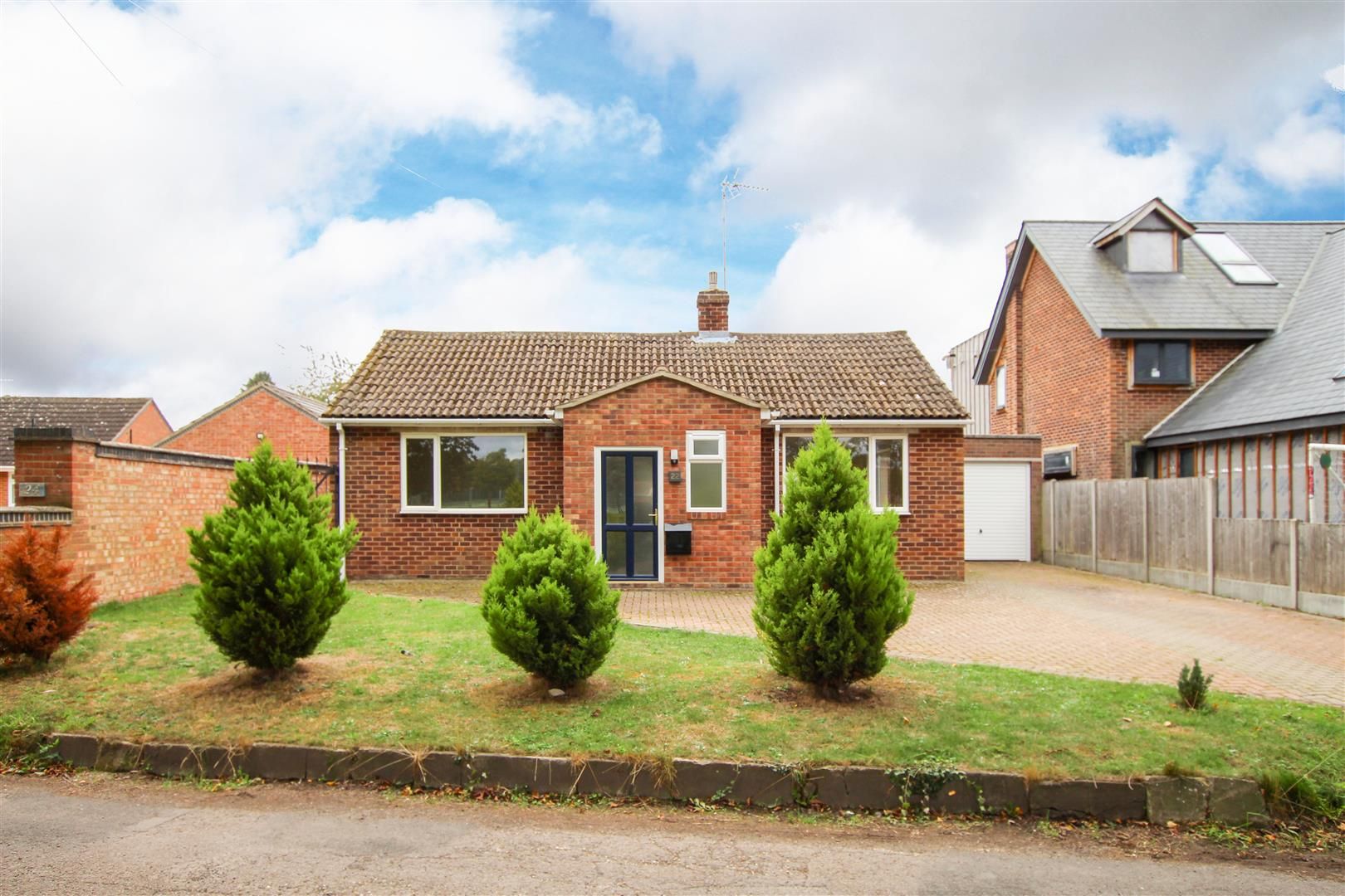 3 bed detached bungalow to rent in Impetts Lane, Fulbourn, Cambridge