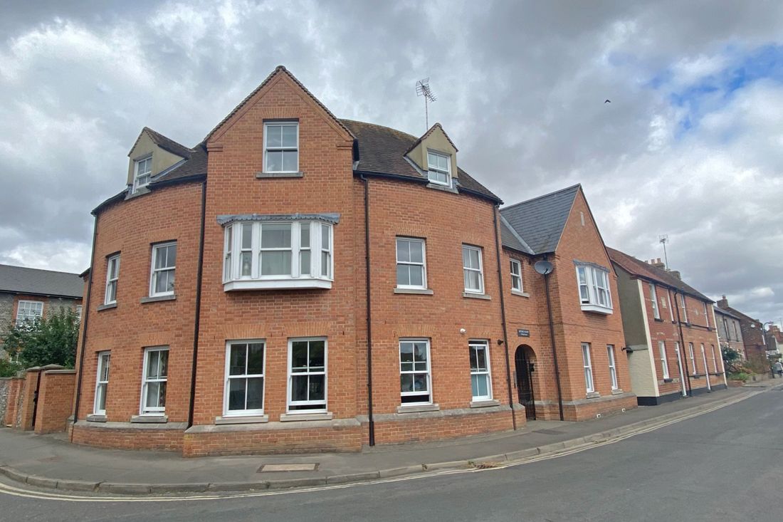2 bed flat for sale in Wood Street, Wallingford OX10 Zoopla