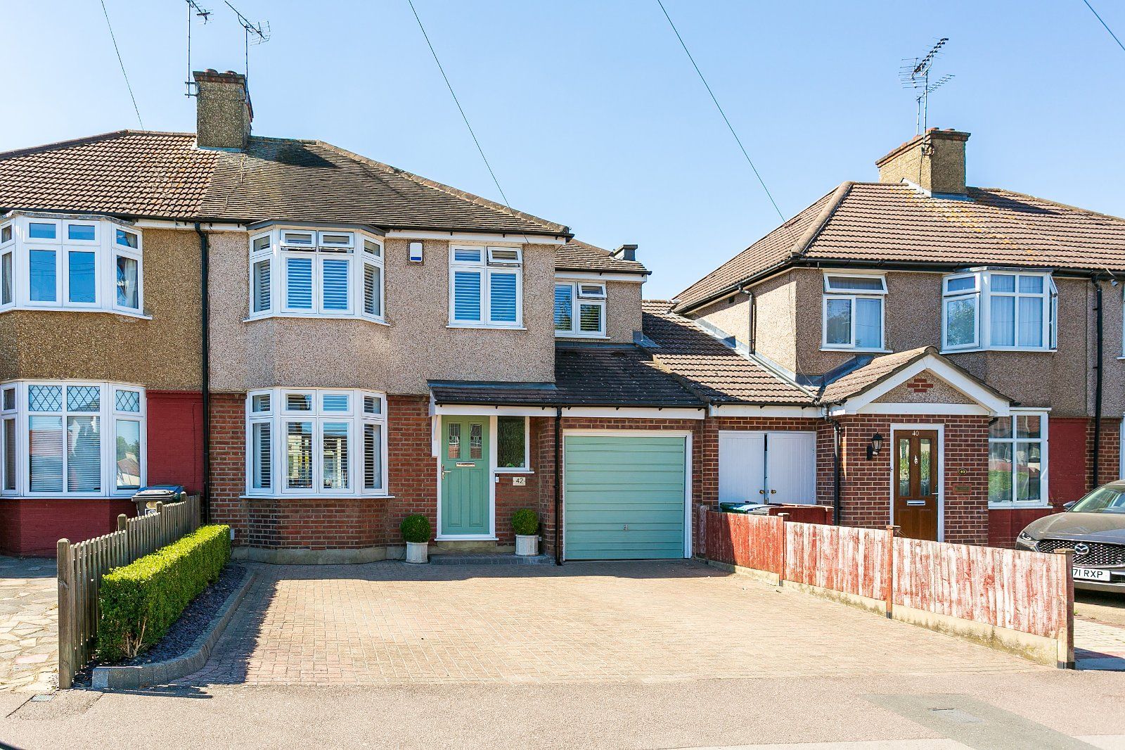 4 bed semidetached house for sale in Knutsford Avenue, Watford