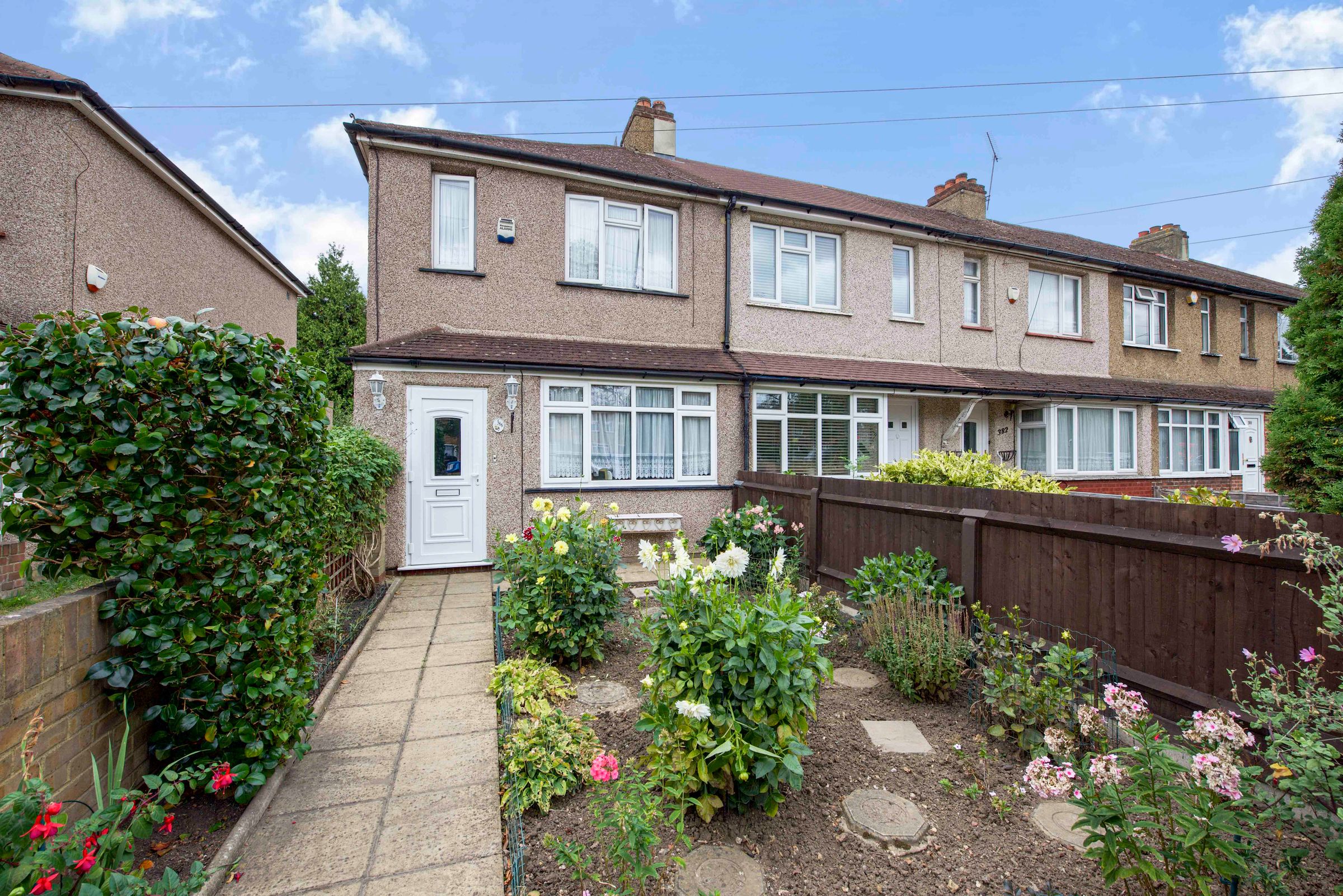2 bed end terrace house for sale in Harlington Road, Hillingdon UB8
