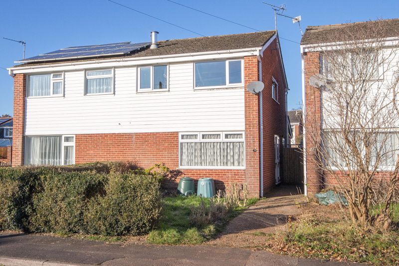 3 bed semidetached house for sale in Oldbarn Close, Calmore