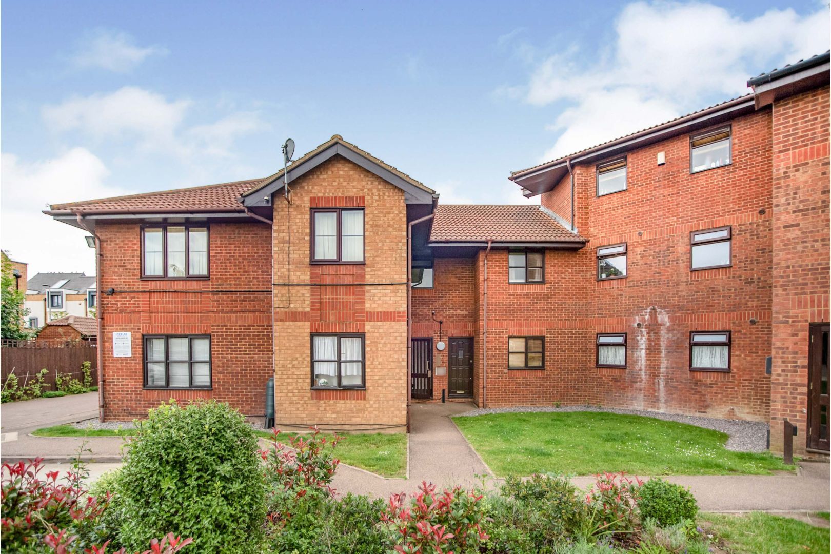 Studio for sale in Arisdale Avenue, South Ockendon RM15 Zoopla