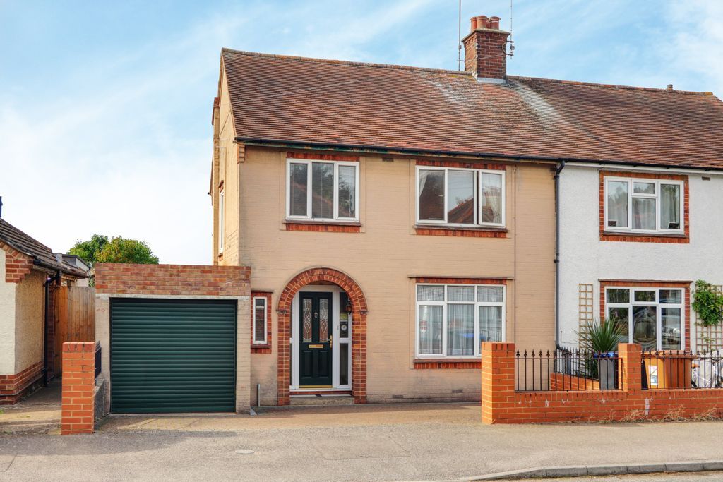 3 bed semidetached house for sale in Kingsway, Kingsthorpe