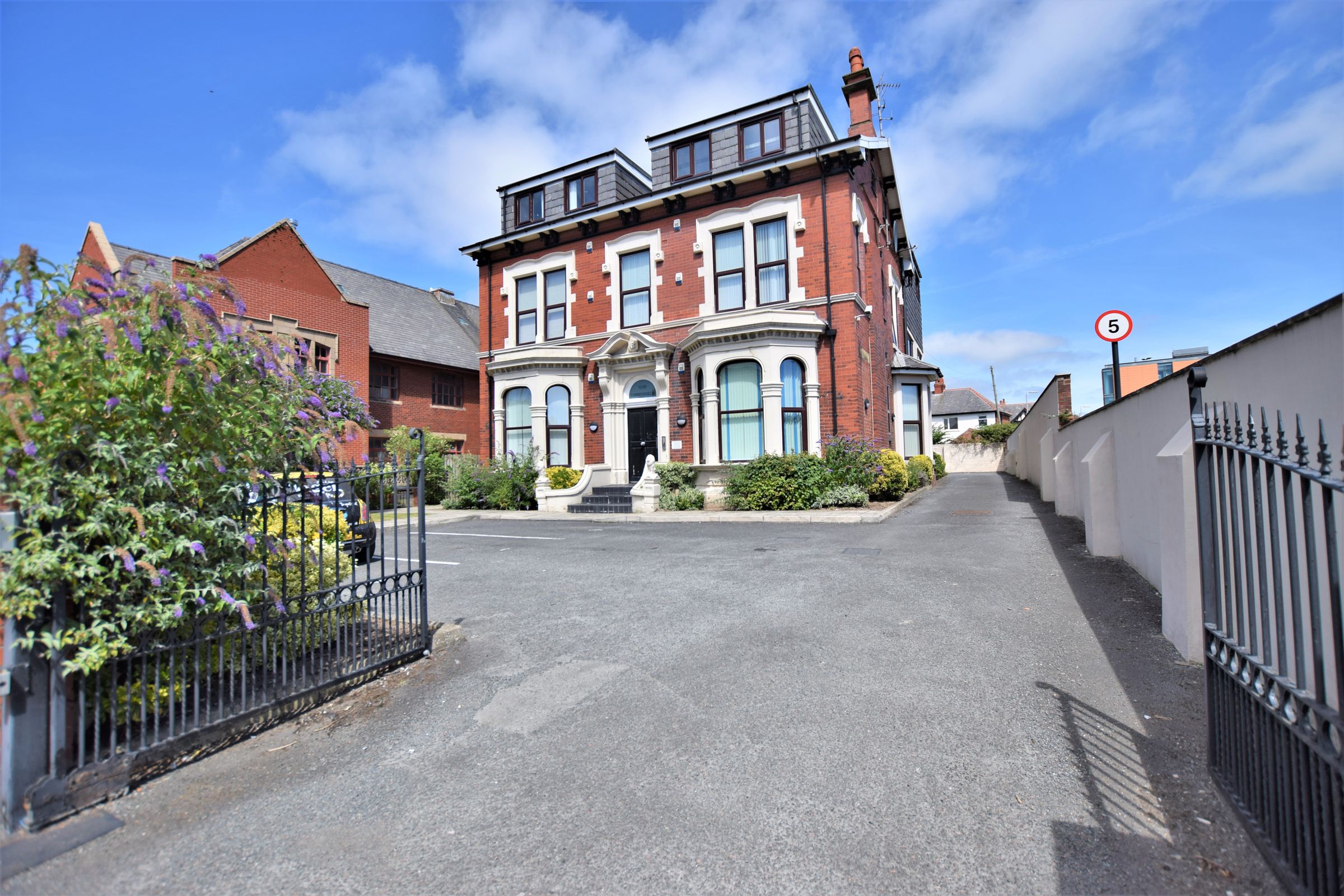 3 bed flat for sale in Park Road, Blackpool FY1 Zoopla