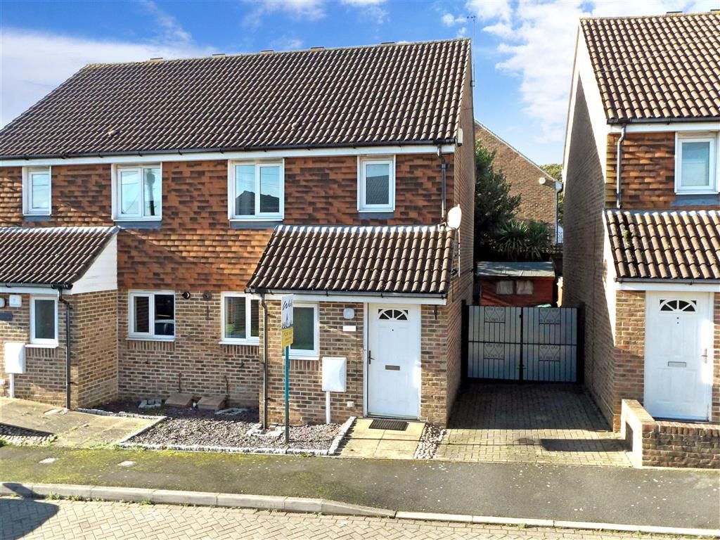 2 bed semidetached house for sale in Lodge Hill Lane, Chattenden