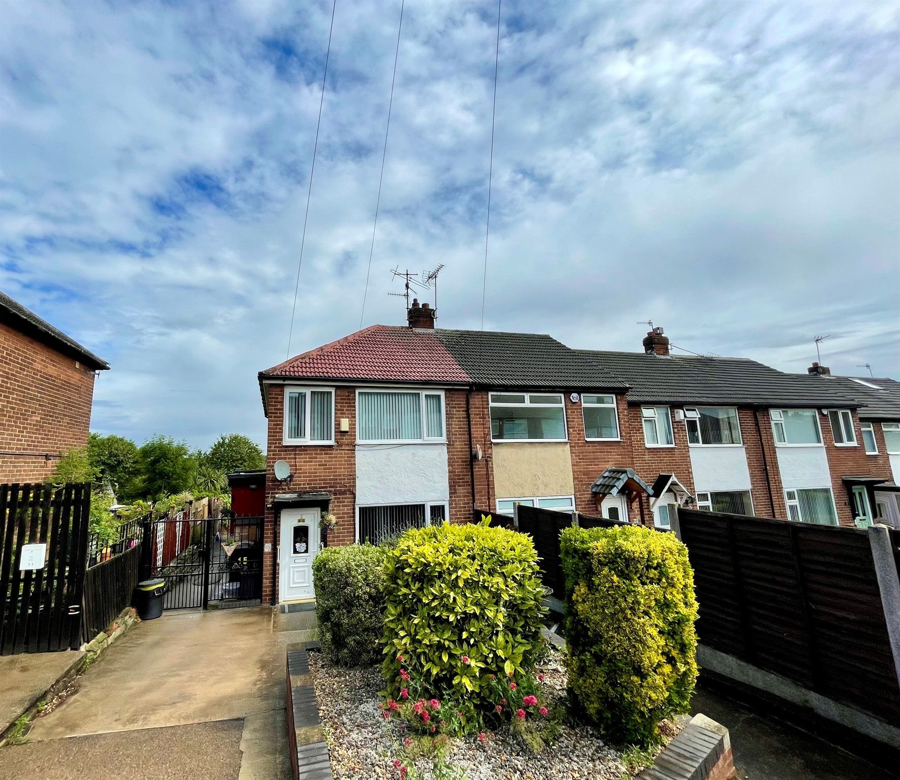 3 bed end terrace house for sale in Abbott View, Armley, Leeds LS12