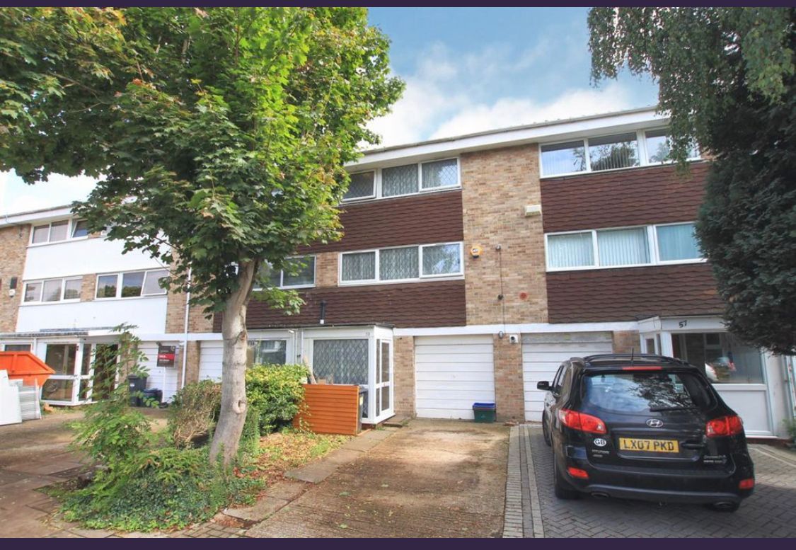 3 bed town house for sale in Wheatlands, Hounslow, Greater London TW5