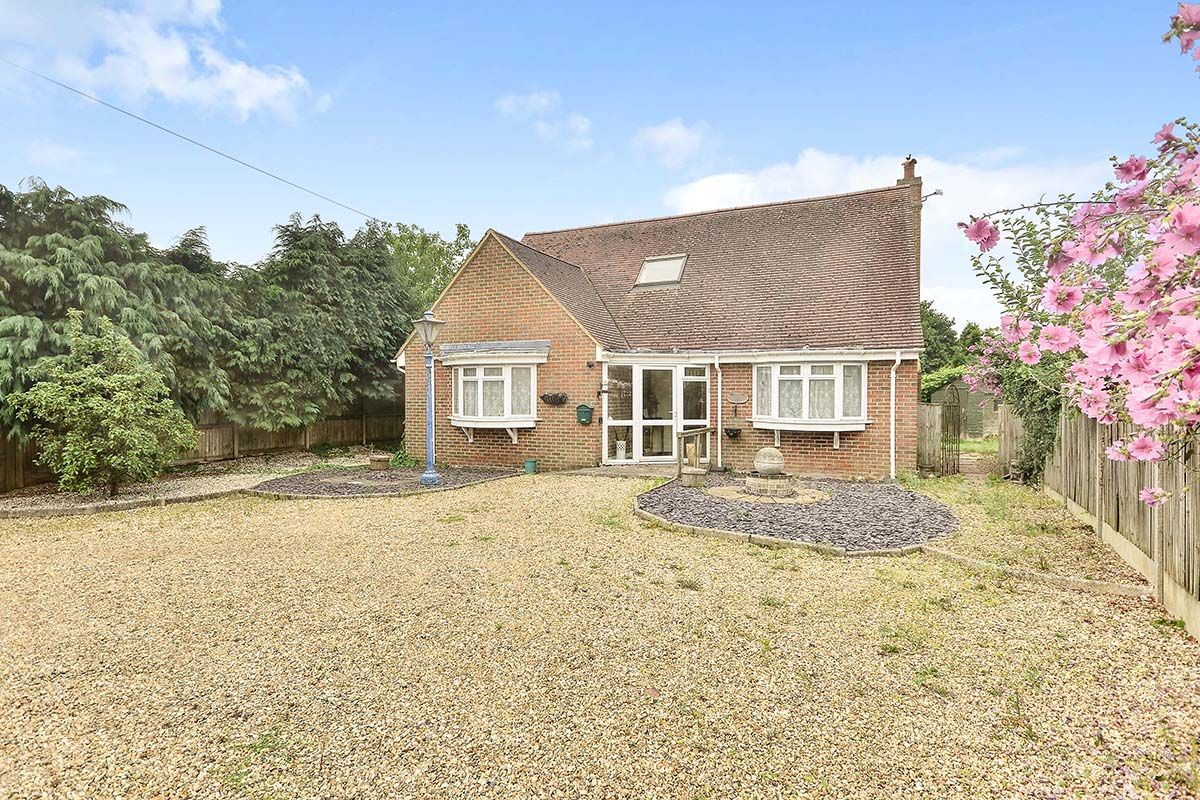 2 bed bungalow for sale in Sweechgate, Broad Oak, Canterbury CT2 Zoopla