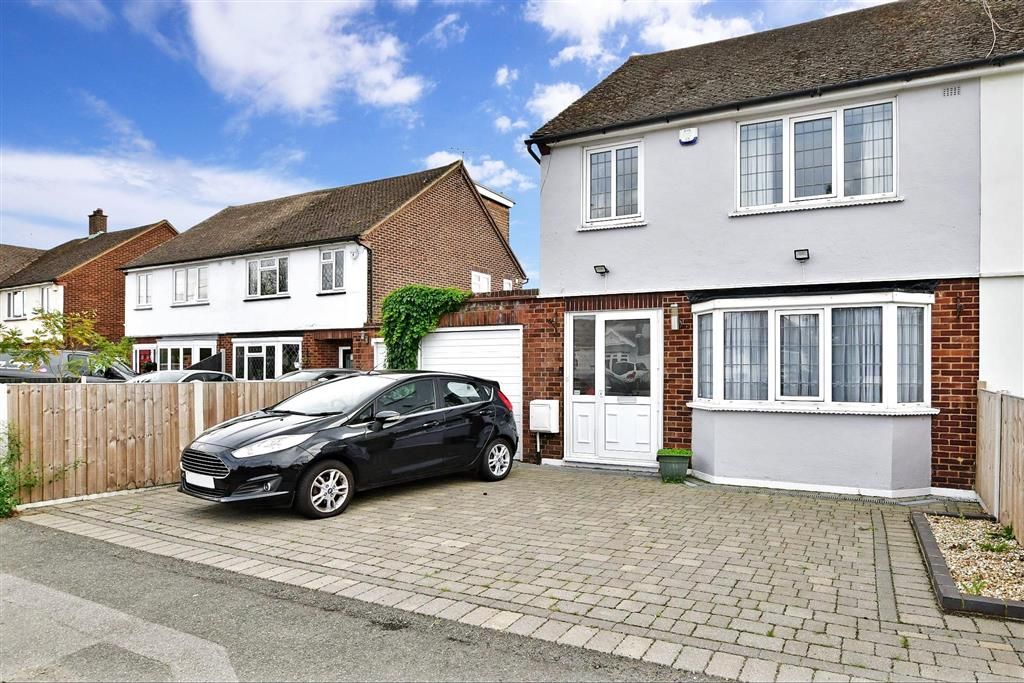 4 bed semidetached house for sale in Station Road, West Horndon