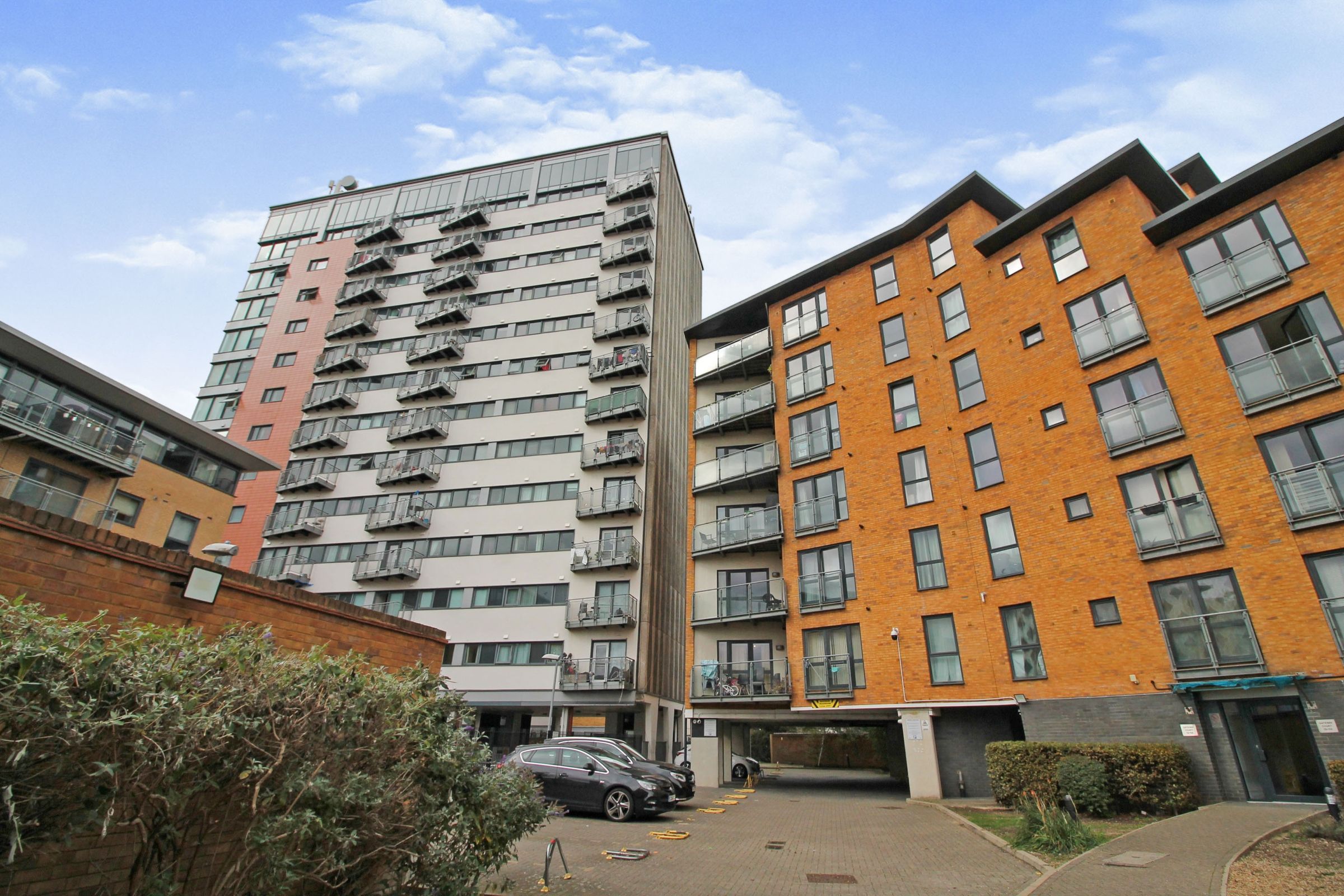 1 bed flat for sale in Parham Drive, Ilford IG2 Zoopla