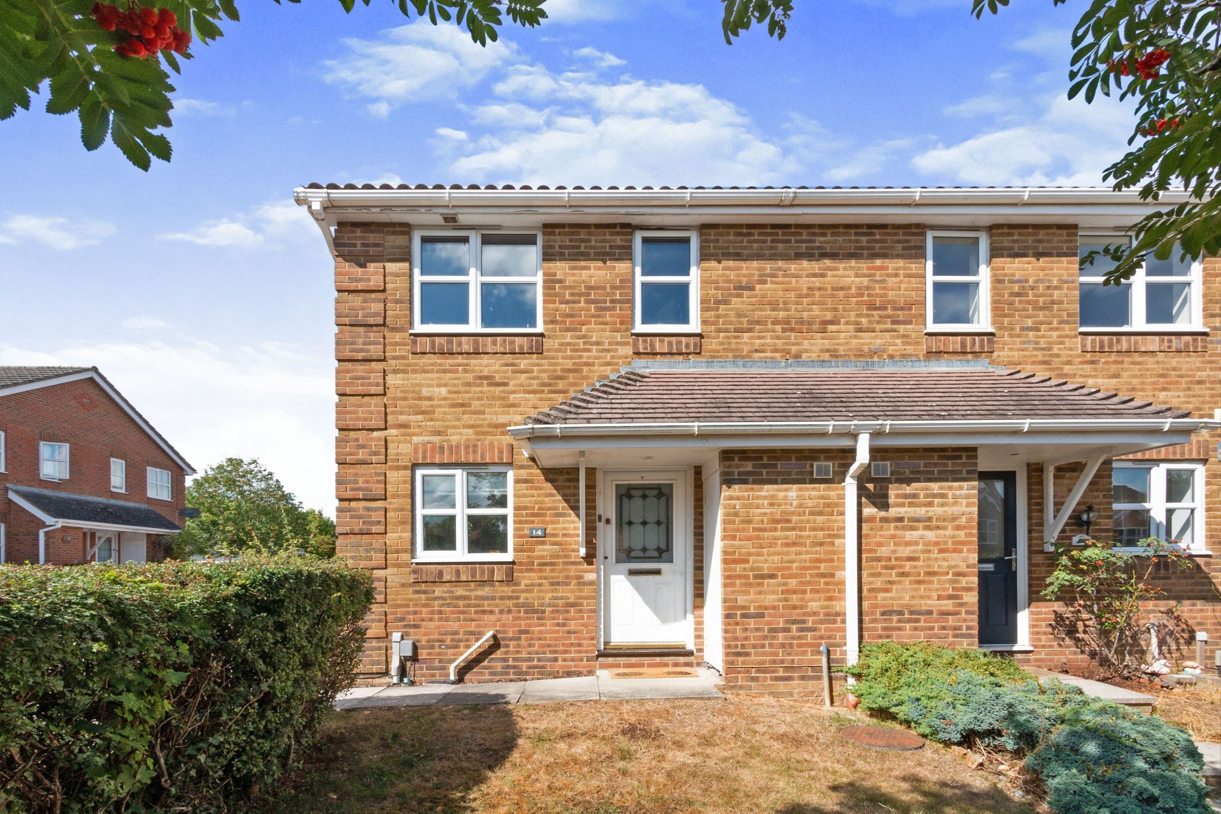 2 bed end terrace house for sale in Barbel Avenue, Basingstoke RG21