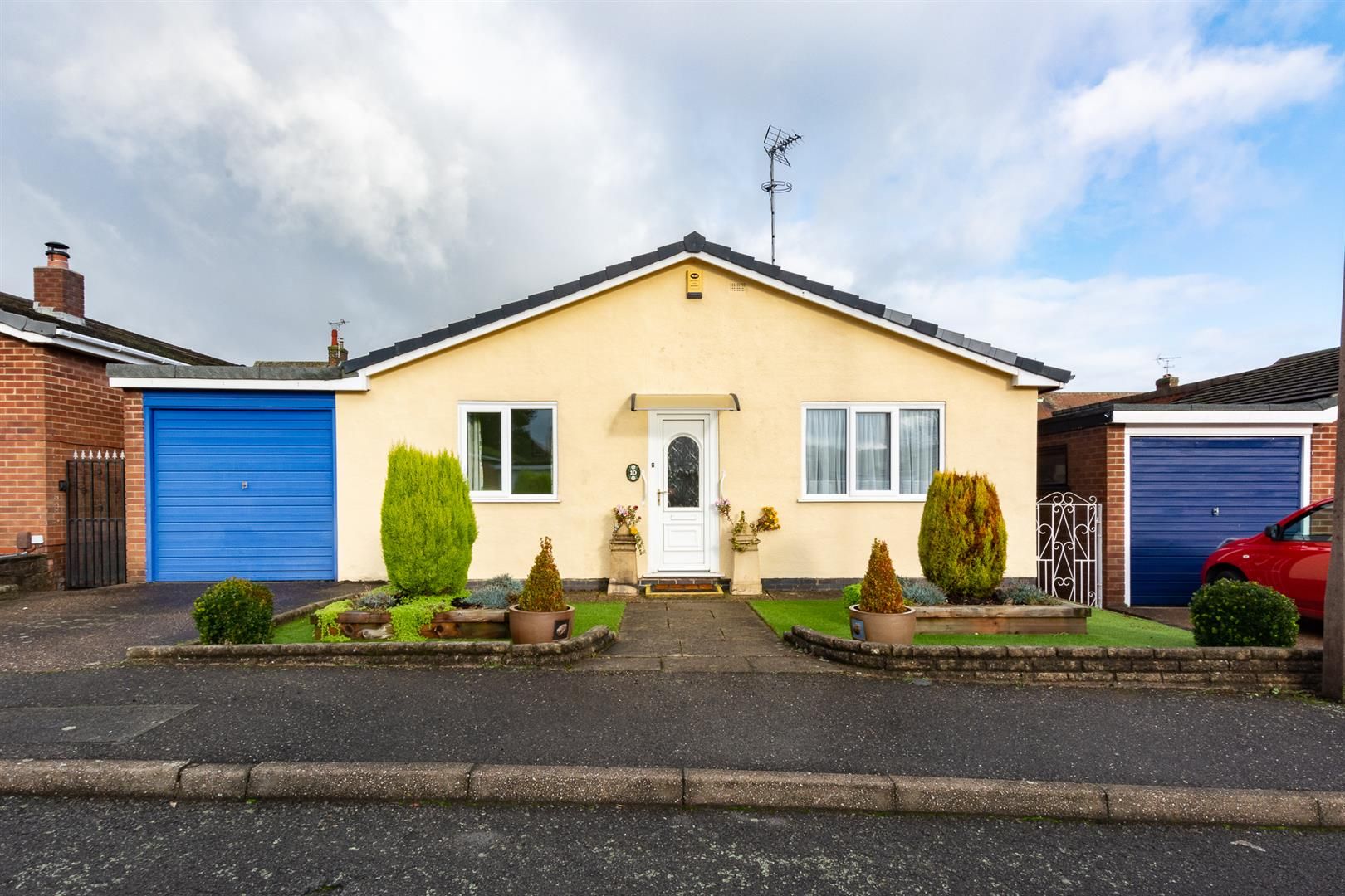 2 bed detached bungalow for sale in The Pastures, Calverton, Nottingham