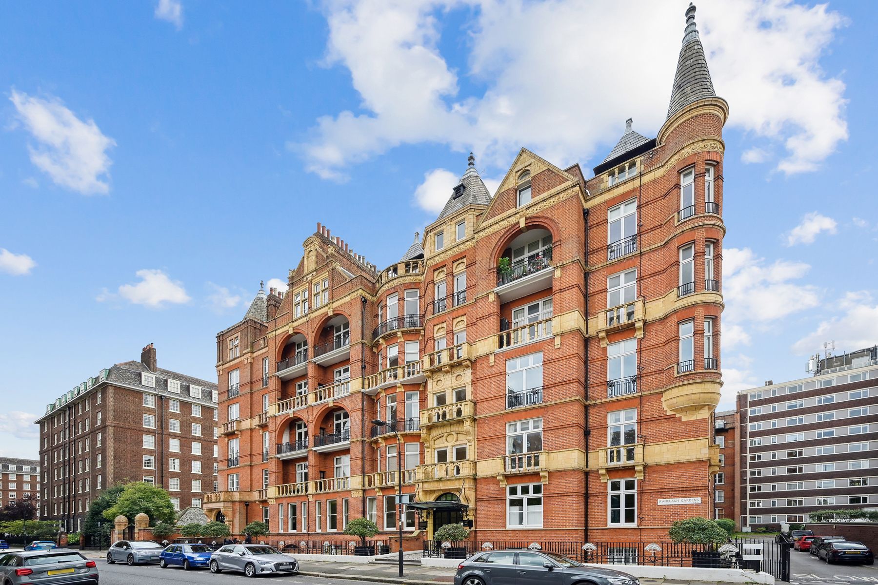 2 bed flat for sale in Hurlingham Court, Hurlingham, Fulham, London SW6