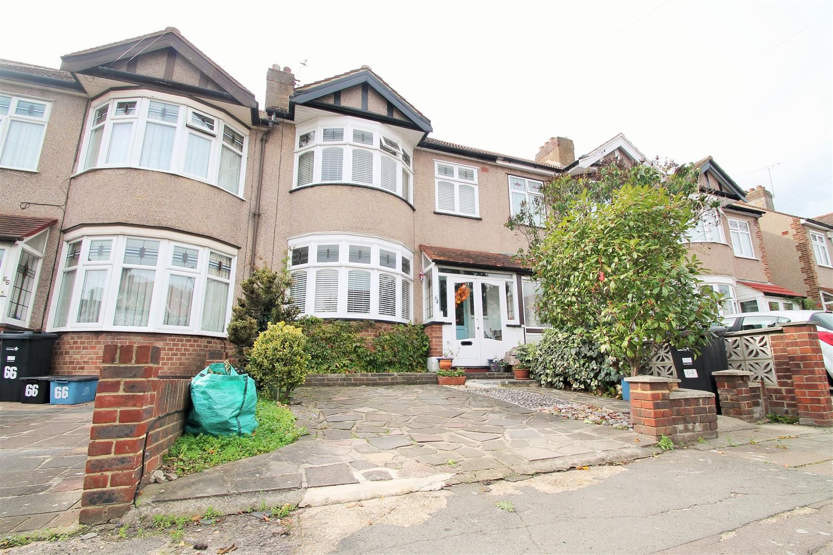 3 bed terraced house for sale in Applegarth Drive IG2 Zoopla