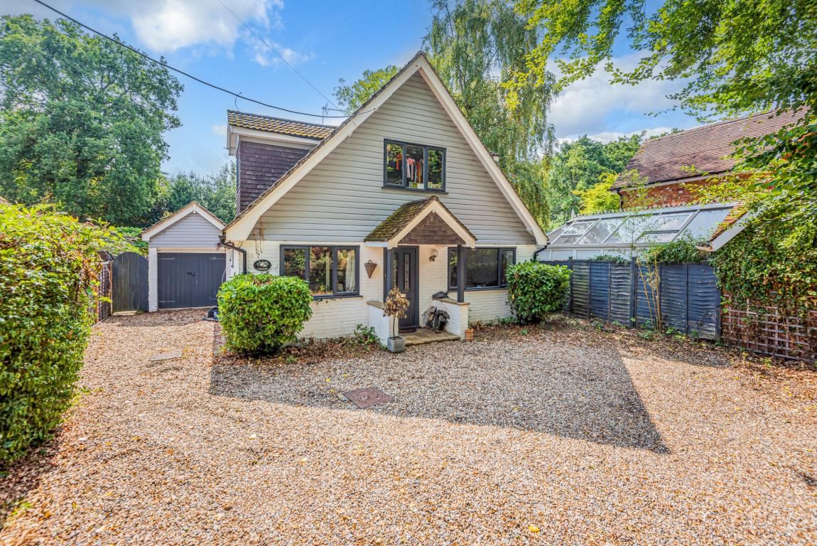 4 bed detached house for sale in Finchampstead, Wokingham RG40 - Zoopla
