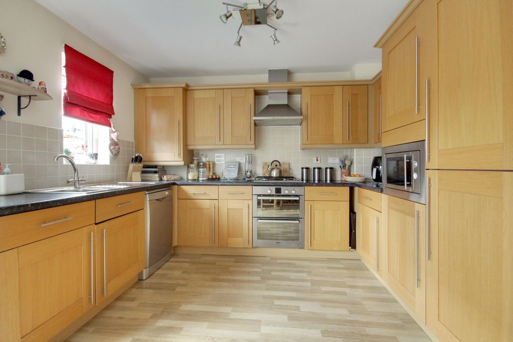 3 bed terraced house for sale in Meadow Brook, Roundswell, Barnstaple