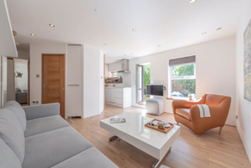 Dsauction, Wycherley Close, London SE3