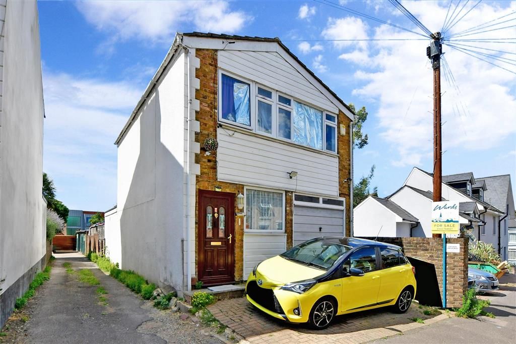 3 bed detached house for sale in Melville Road, Maidstone, Kent ME15