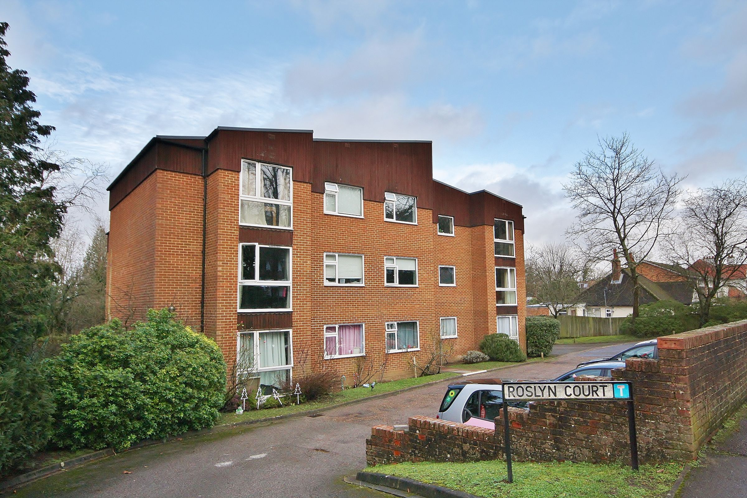 Roslyn Court, Woking GU21