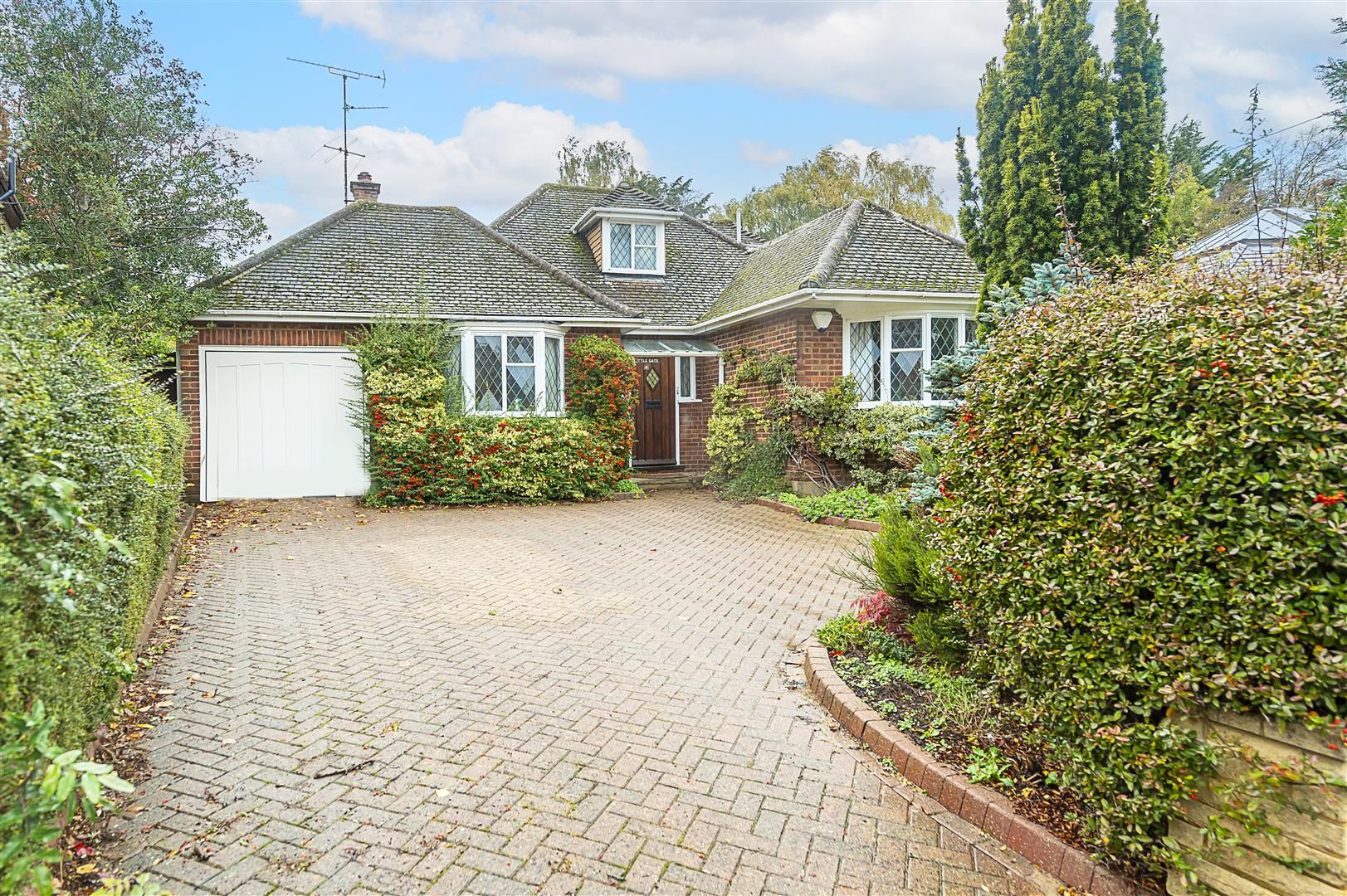 3 bed detached house for sale in Grasmere Avenue, Harpenden AL5 Zoopla
