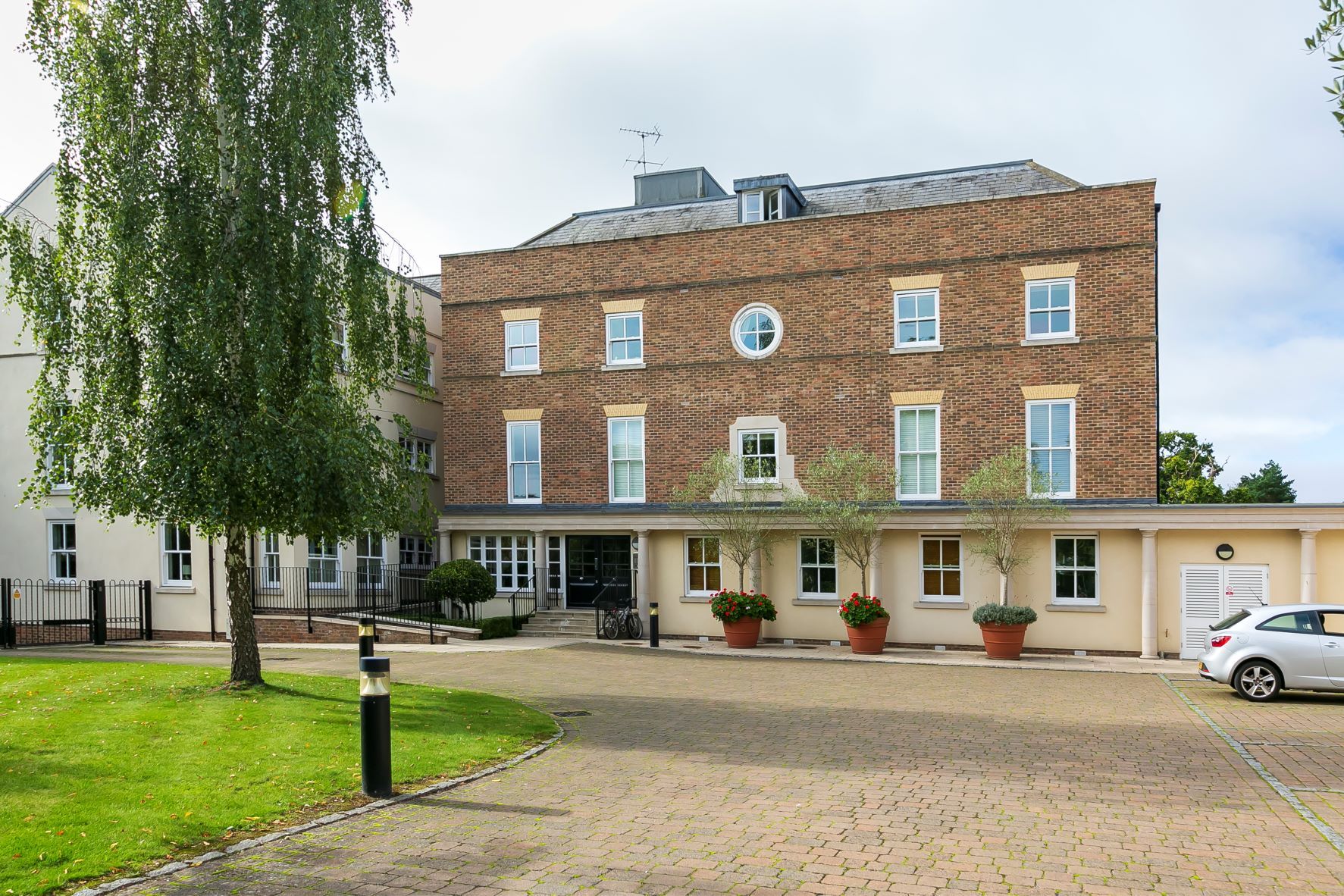 3 bed flat to rent in Ham Common, Ham TW10 Zoopla