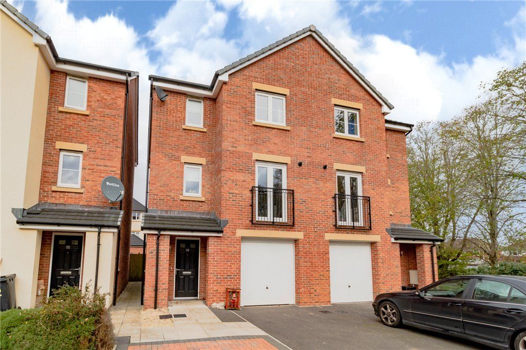 4 bed semidetached house for sale in Calliope Crescent, Swindon