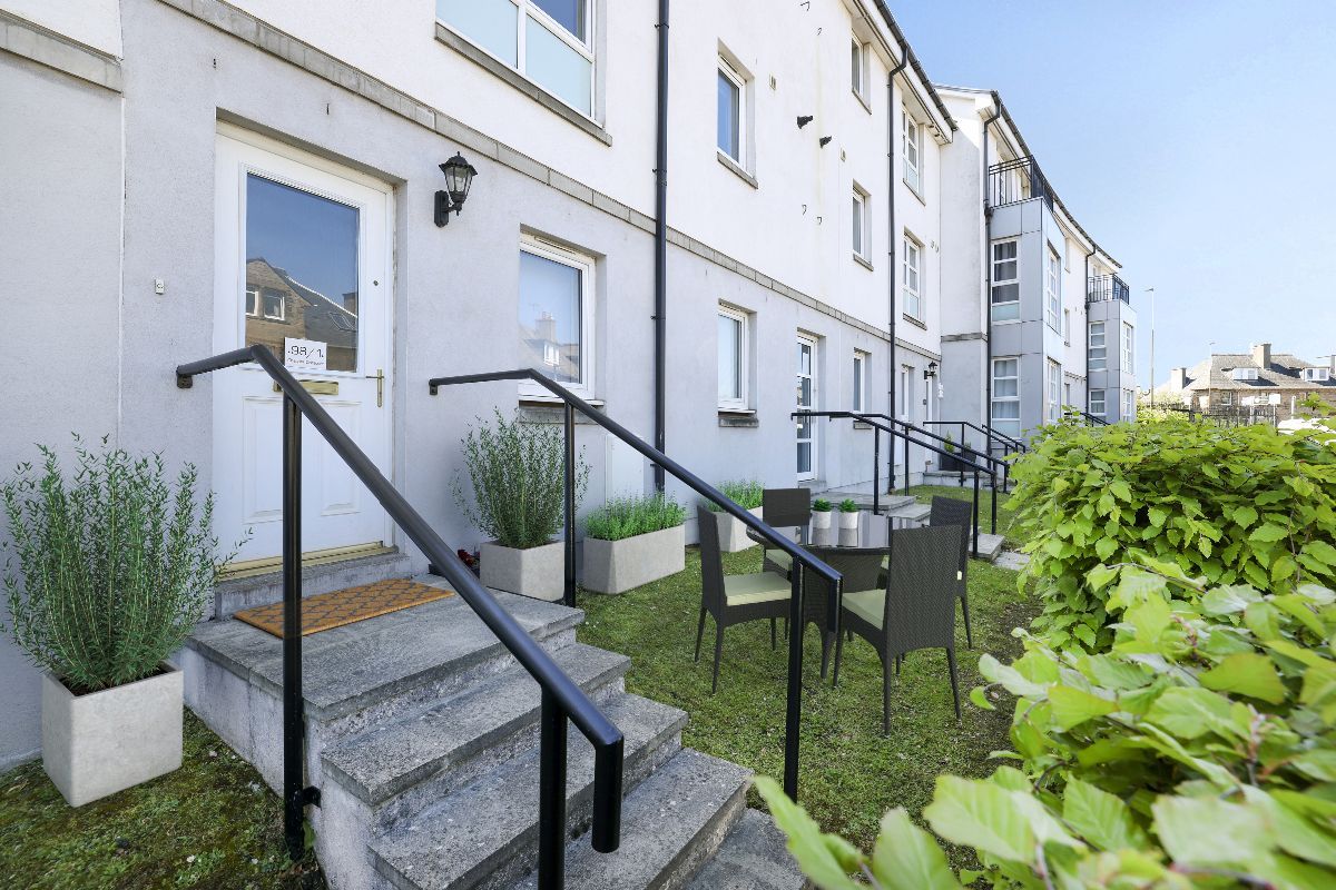 98 (Flat 1) Chesser Crescent, Chesser, Edinburgh EH14  