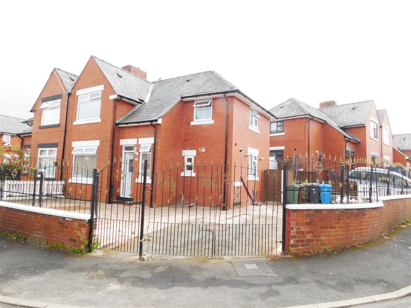 Hoyle Avenue, Oldham OL8  