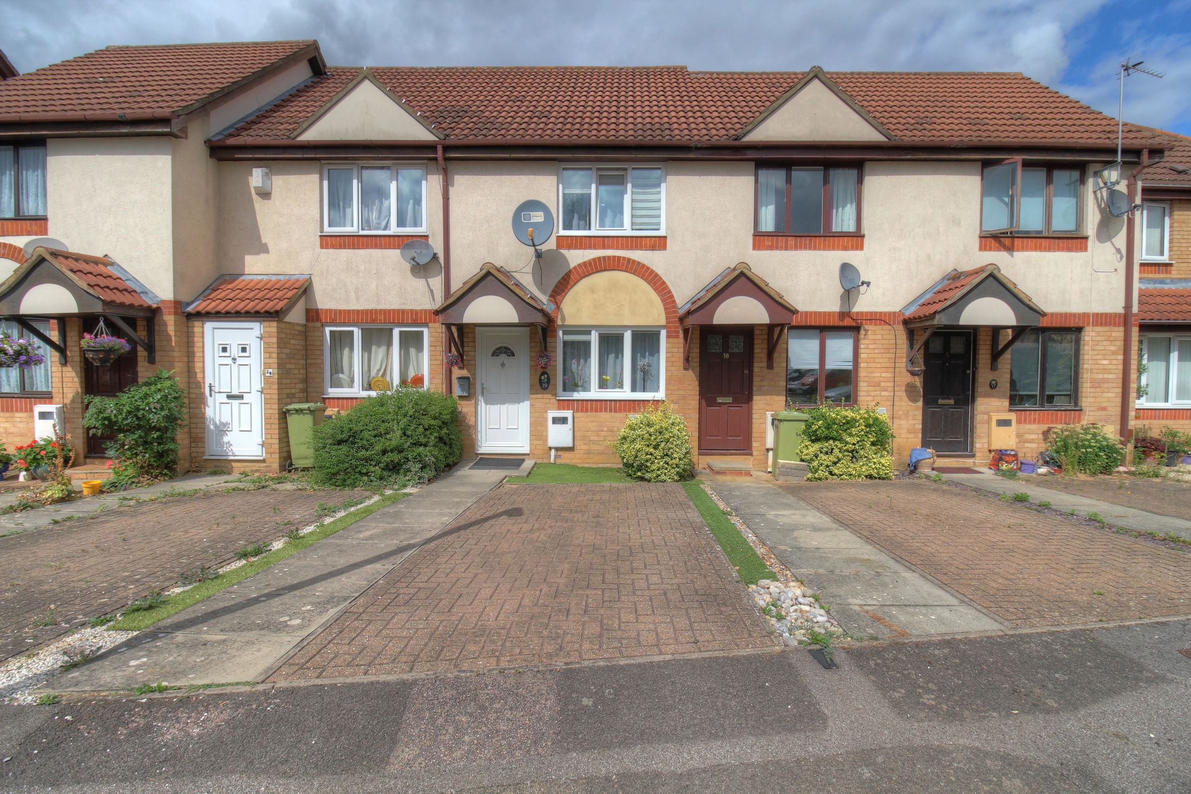 2 bed terraced house for sale in Pimpernel Grove, Walnut Tree, Milton