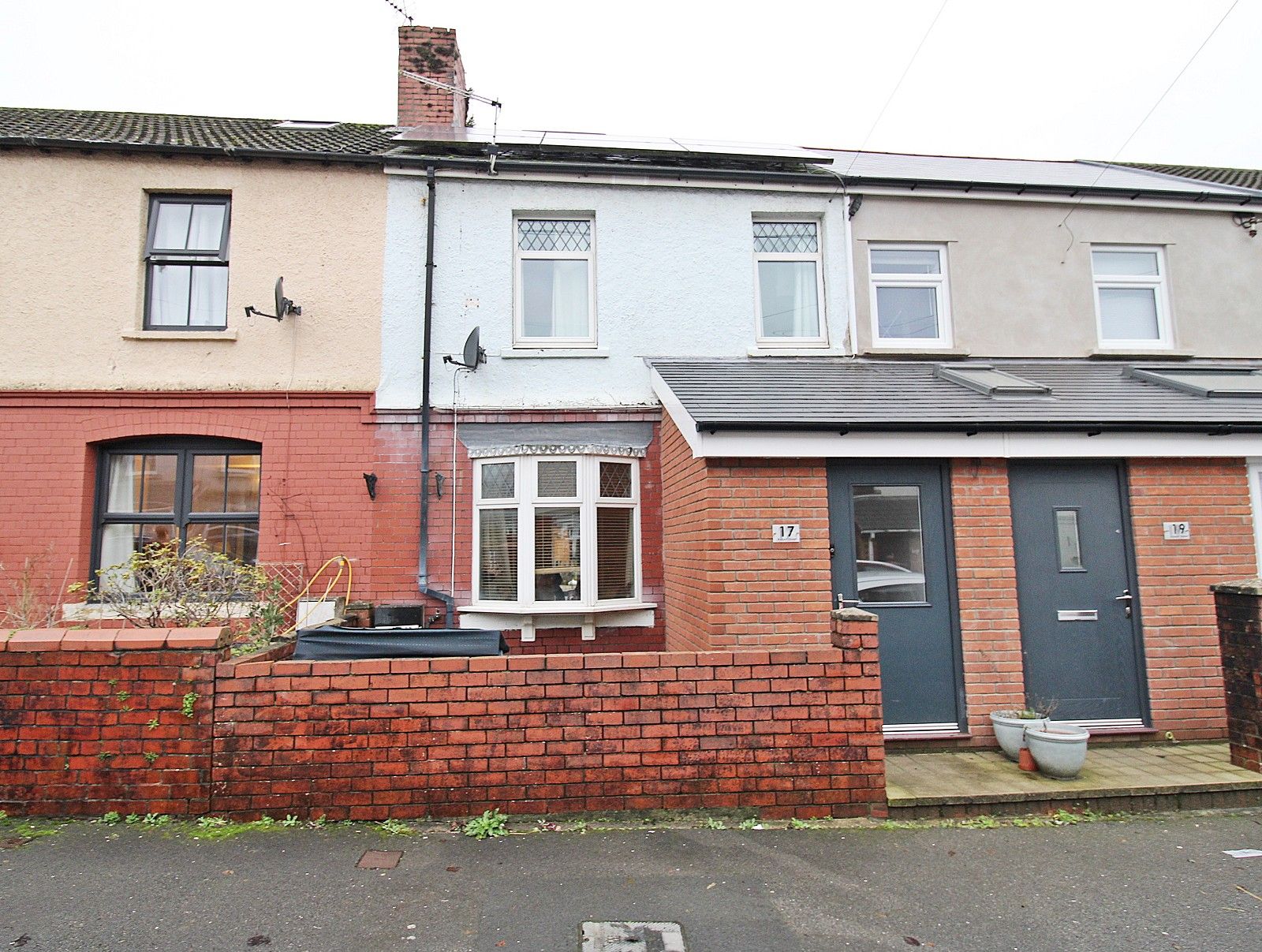 4 bed terraced house for sale in Robert Street, Llanharan, Pontyclun
