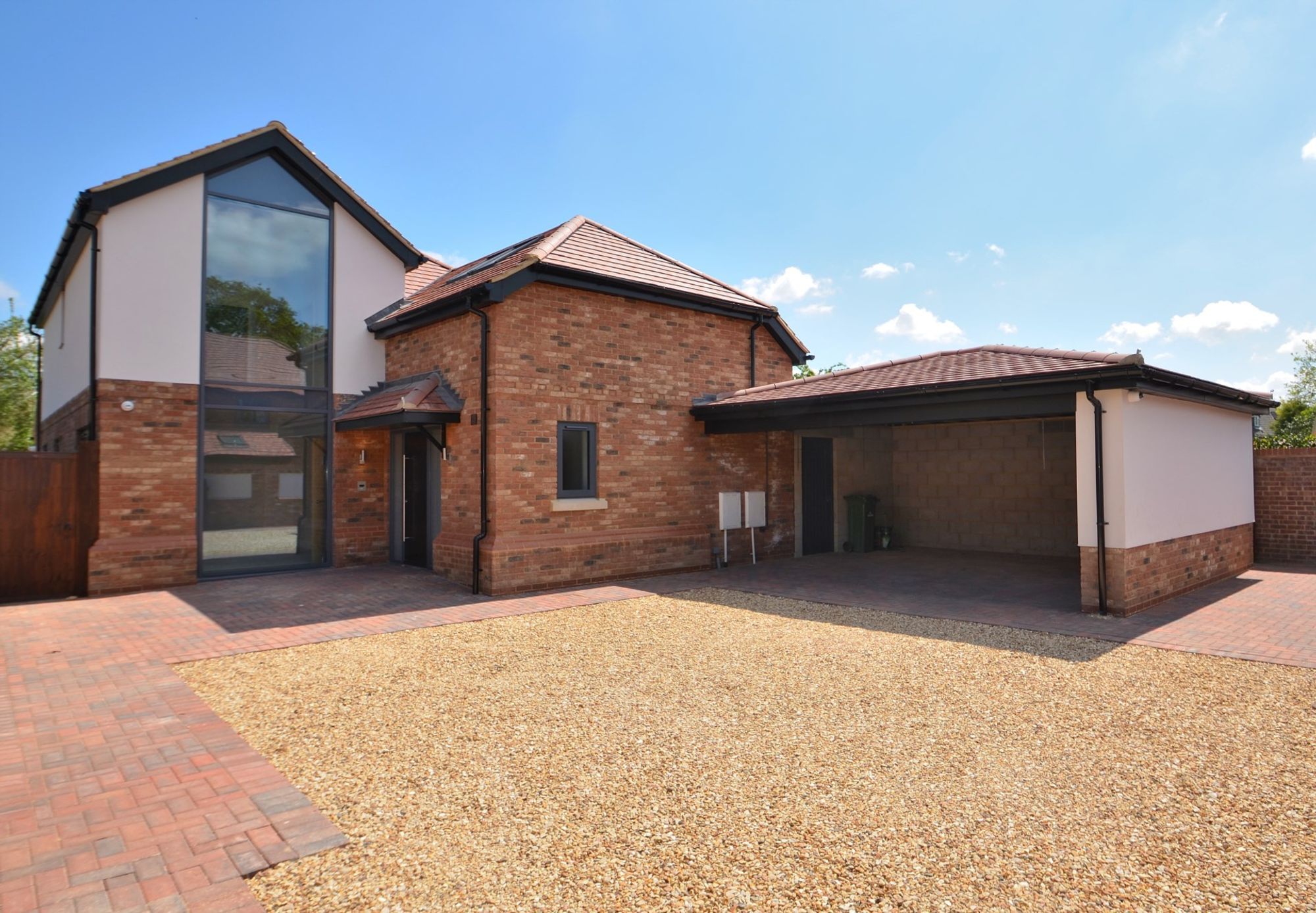 4 bed detached house for sale in Newport Road, Woburn Sands, Milton
