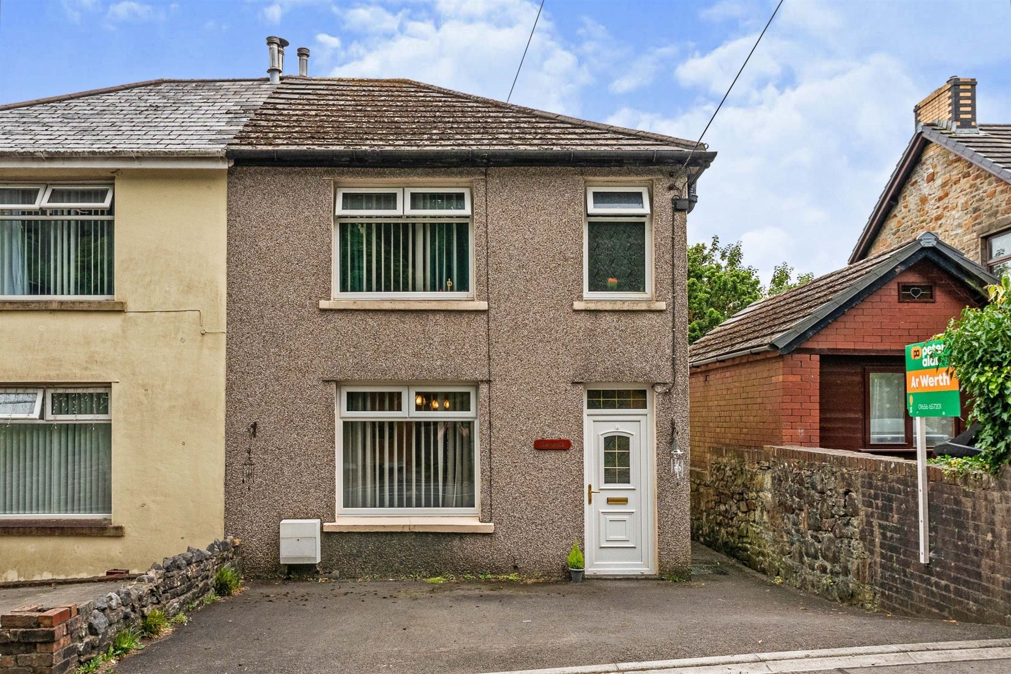 3 bed semidetached house for sale in Derllwyn Road, Tondu, Bridgend