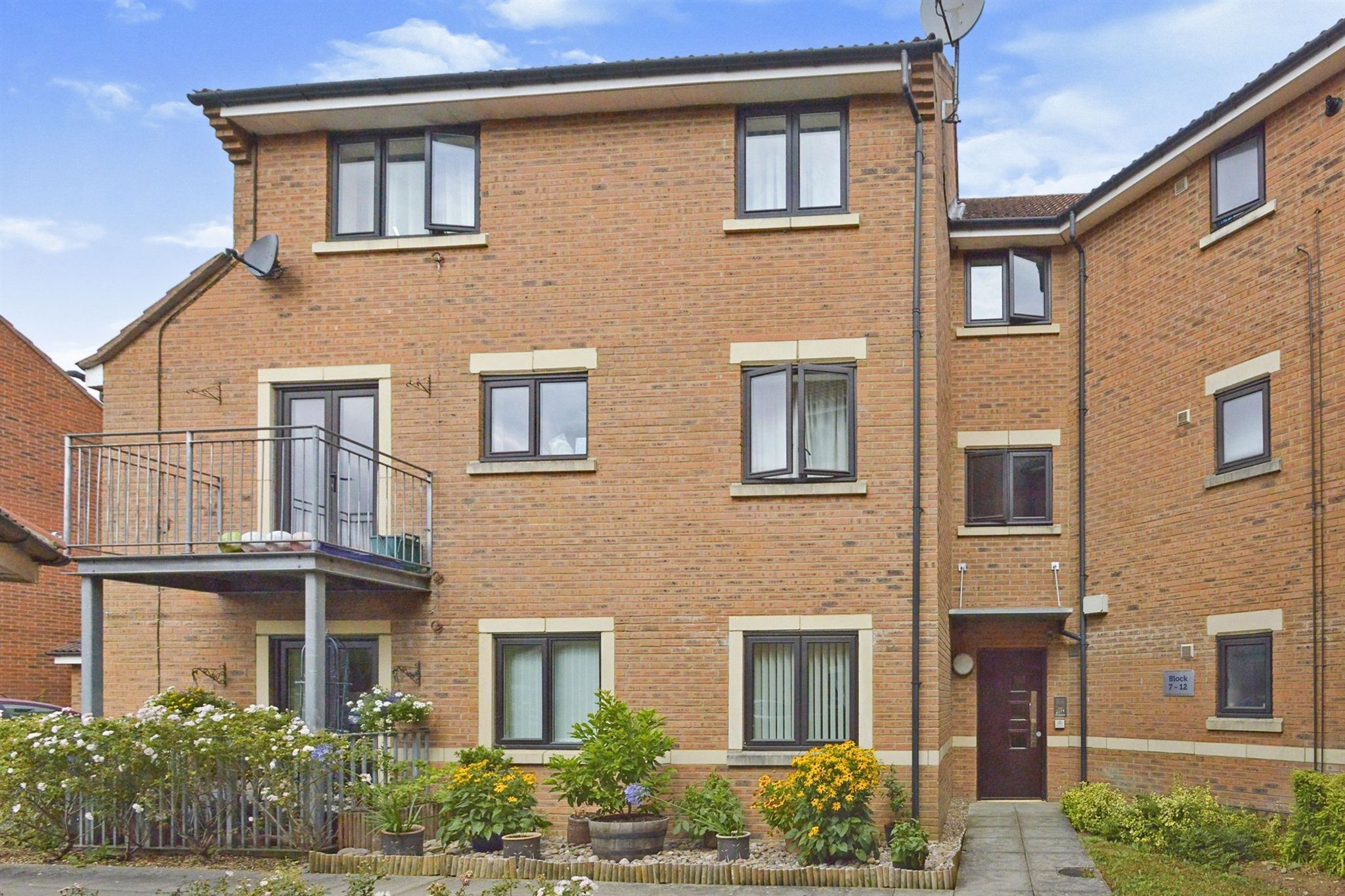 2 bed flat for sale in Cliveden Place, Westcroft, Milton Keynes MK4
