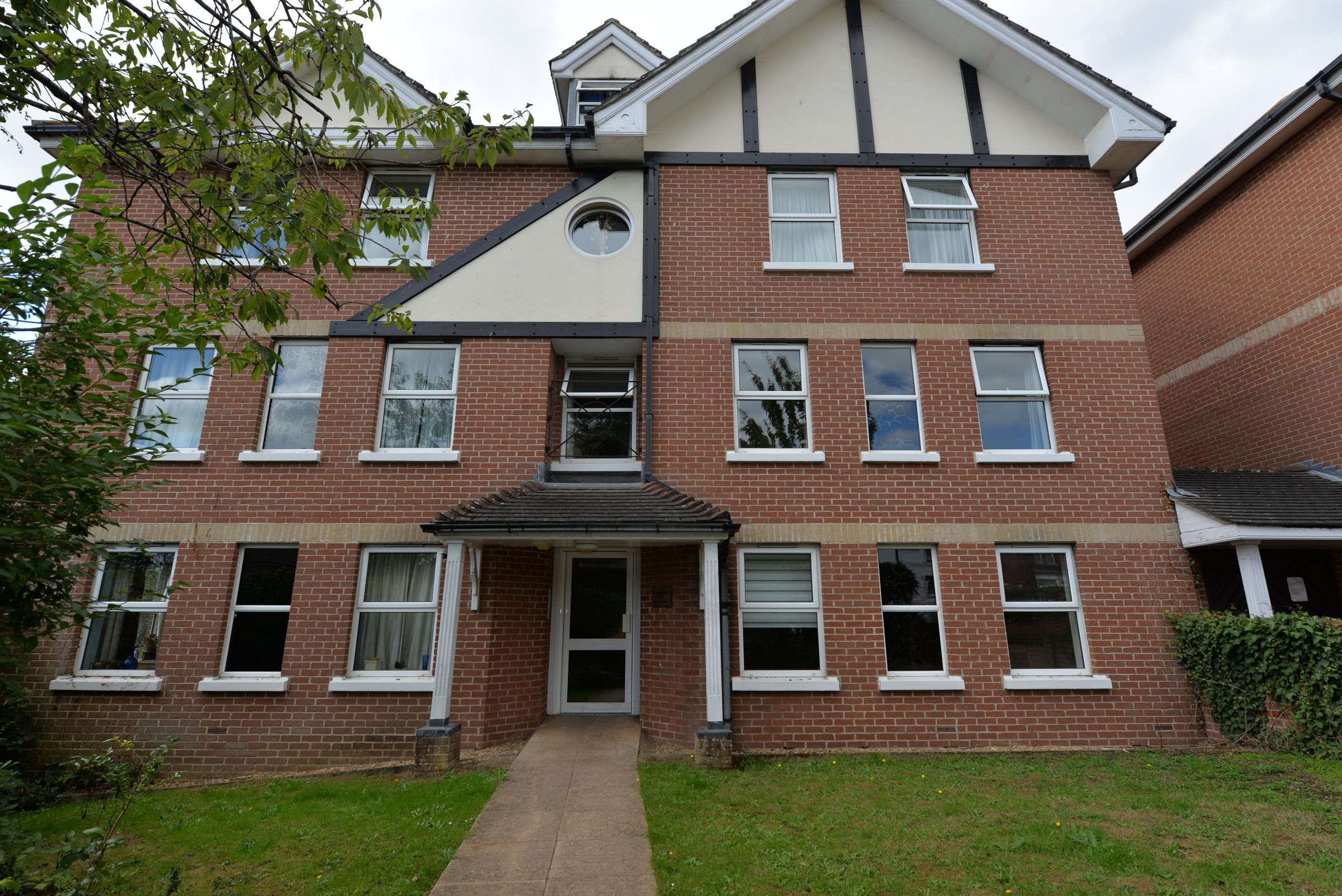 2 bed flat to rent in Westridge Road, Southampton SO17 Zoopla