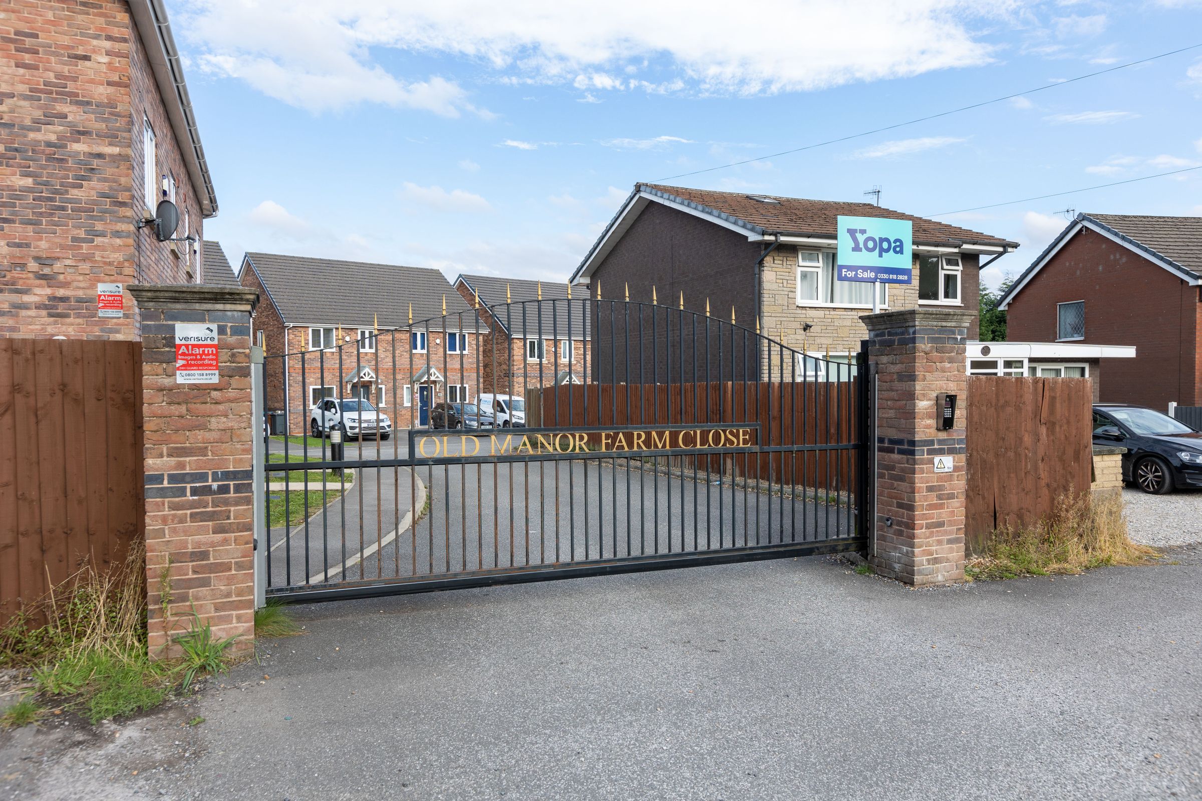 3 bed semidetached house for sale in Old Manor Farm Close, Oldham OL4