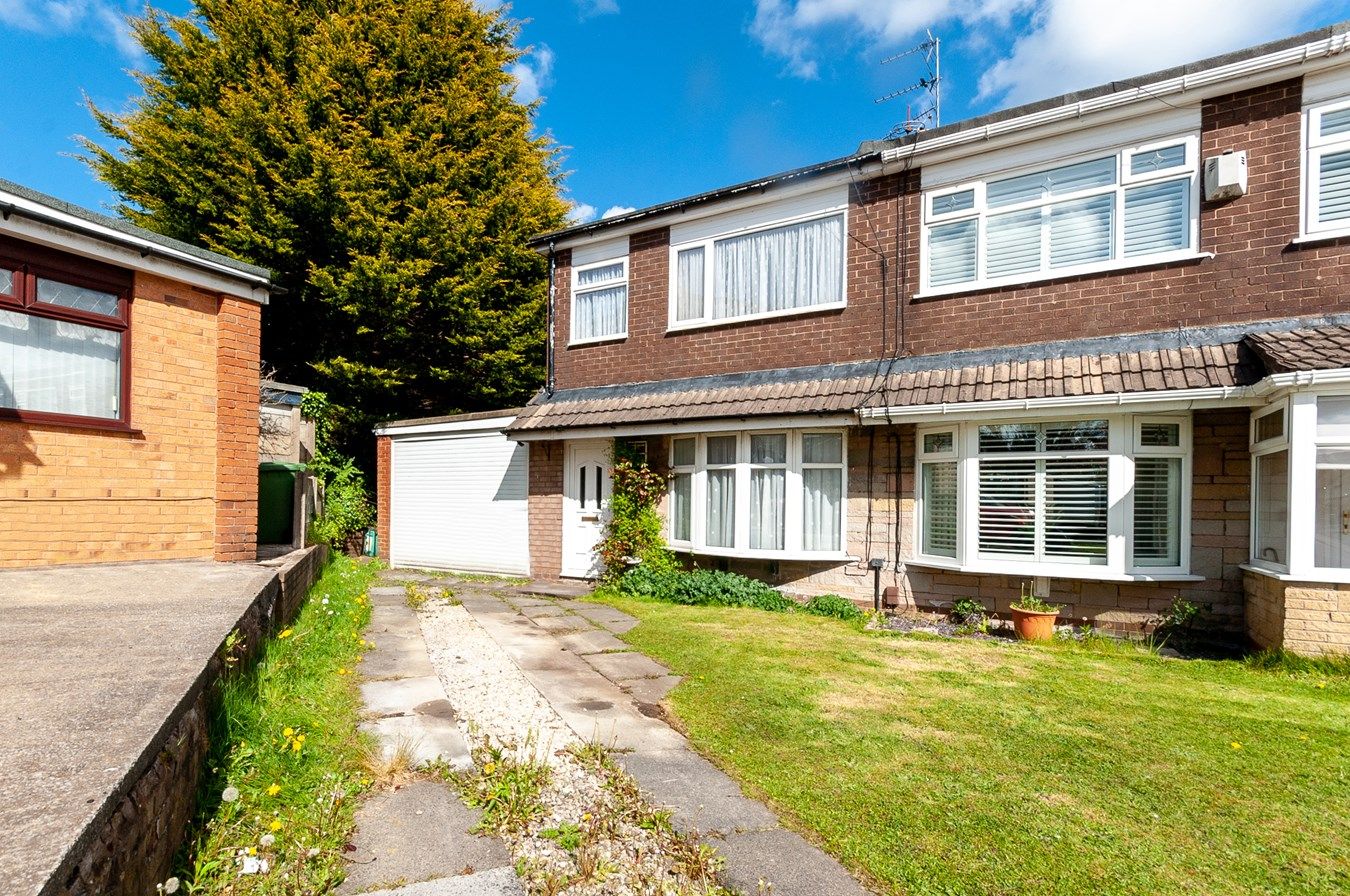 3 bed semidetached house for sale in Markfield Crescent, St Helens