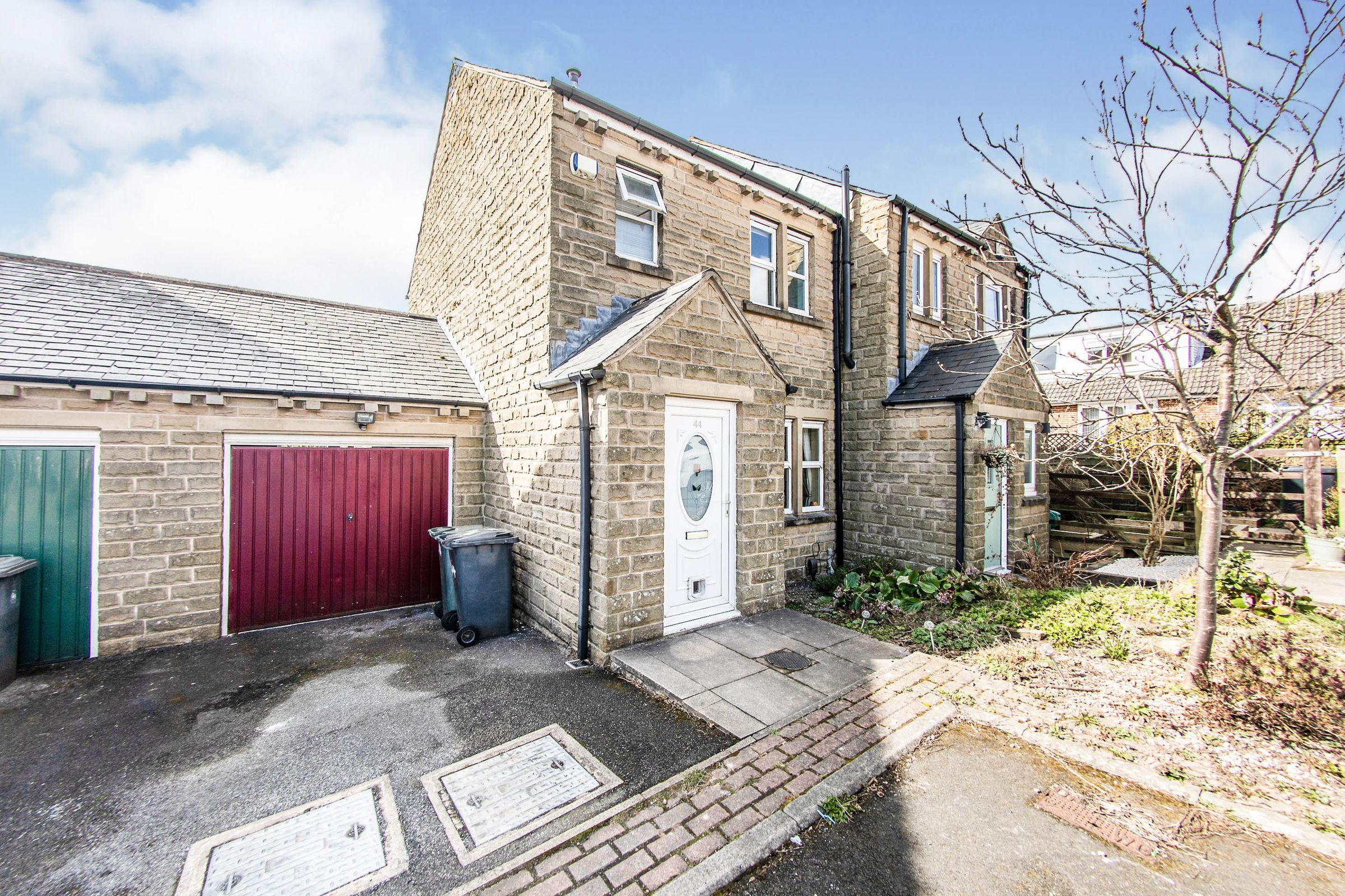 3 bed semidetached house for sale in Hollyfield Avenue, Huddersfield